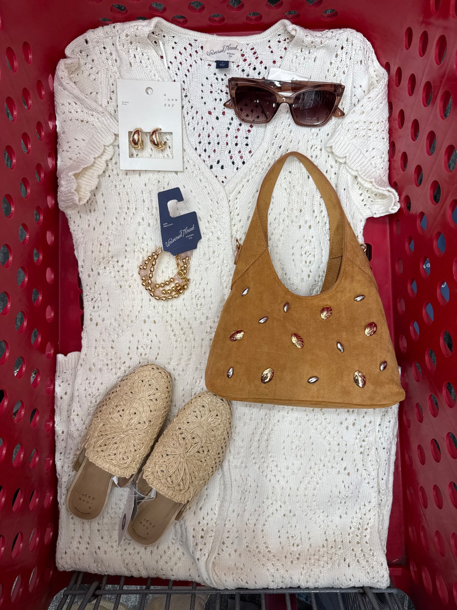 Chasing sunshine and wildflower daydreams 🌼🌾