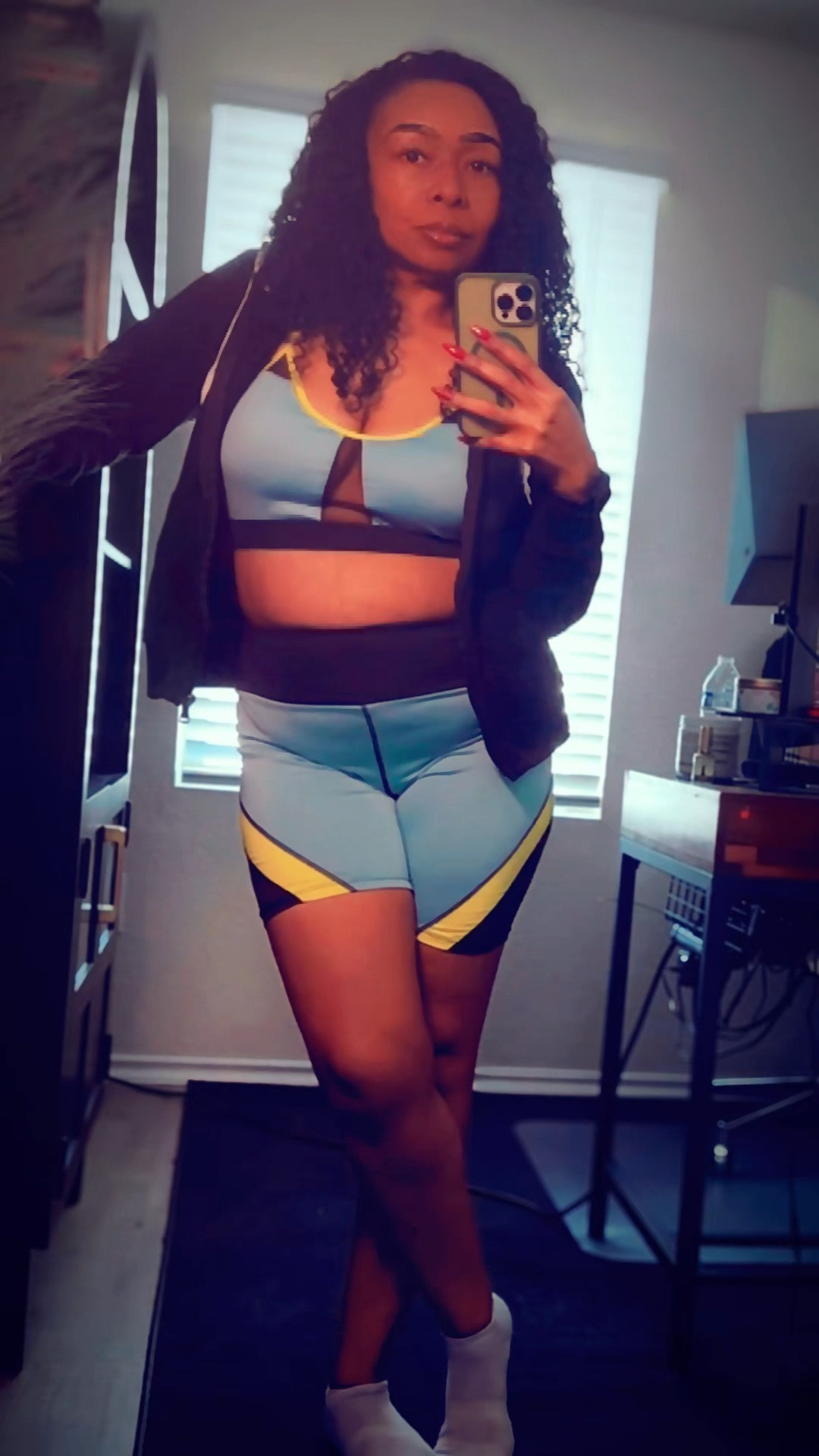 WFH ➜ sweat sesh real quick.
Same fit, different grind. 🔥
Texas said back hot, so breathable layers understood the assignment. 💻➡️🏋️‍♀️

#WorkoutOOTD #WFHStyle #AthleisureWear #HotGirlWorkout
#GymFit #FromDeskToDumbbells #EverydayActive 

#LTKfitnessgoals #LTKootd #LTKActive