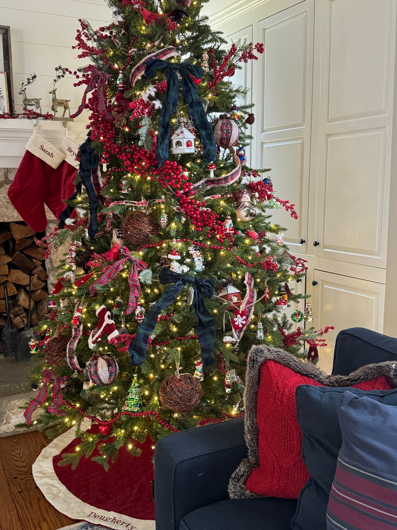 This year’s Christmas tree is all about classic red, tartan, and nostalgic charm. We used the  9’ King of Christmas Alpine Fir as the base and layered it with plaid ribbon, velvet bows, red berry picks, wicker balls, and old-fashioned ornaments for a cozy, traditional look.

Swipe for details + tap to shop the exact tree, ribbon, berry stems, stockings, and more.
Perfect style if you love:
✔️ Red + green Christmas
✔️ Traditional tartan prints
✔️ Rustic woodland touches
✔️ Family-style ornament collections
✔️ Cozy textures (knit, fur, plaid)