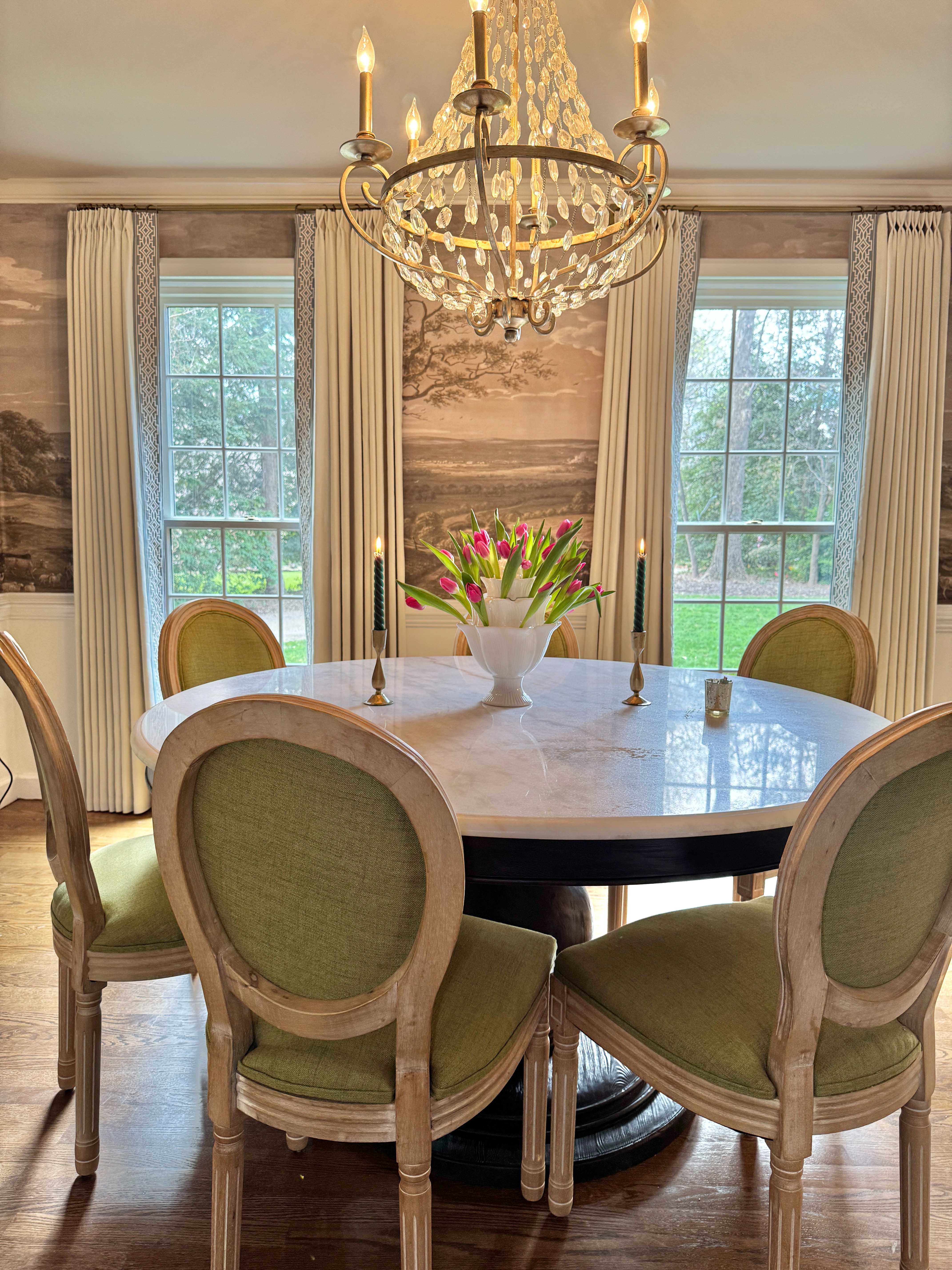 I’ve always loved tulips, but they can look a little…sad after a day or two 🌷

This tulipiere completely changed that. It has individual openings for each stem so everything stays upright and looks intentional.

I also love the height (mine is 13”)—perfect for a centerpiece without blocking your view across the table 🤍

@wayfair #WayfairPartner  #ad #Wayfair
 

 #LTKSeasonal #LTKHome #LTKSaleAlert