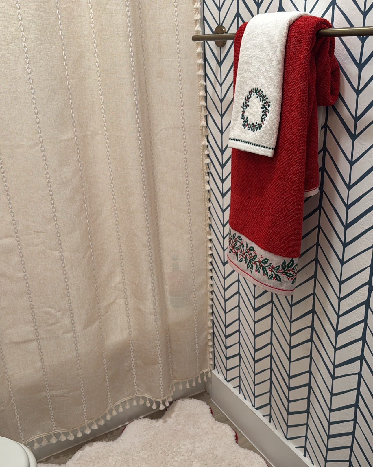 Bathroom Holiday Decor in My Home 🎄

#bathroom #christmas #holiday #homedecor #decor #holidaydecor #christmasdecor 

#LTKSeasonal #LTKHome #LTKHoliday