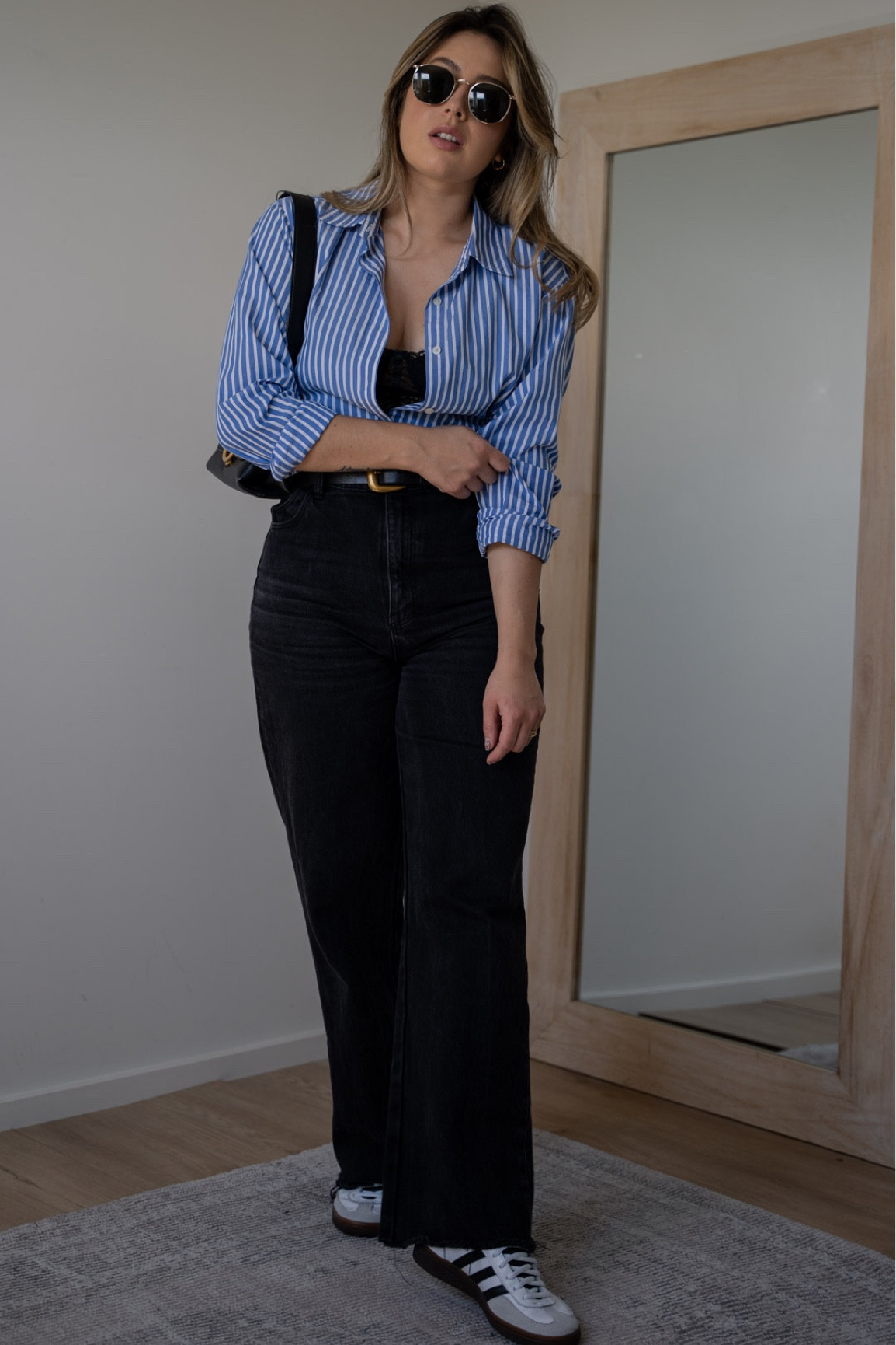 - shirt is Uniqlo (not available at the moment but linked alternative) 
- I’m wearing size 30 / 12 Aussie in the jeans (if you have pear/hourglass body shape, you will have a gap in the waist) 