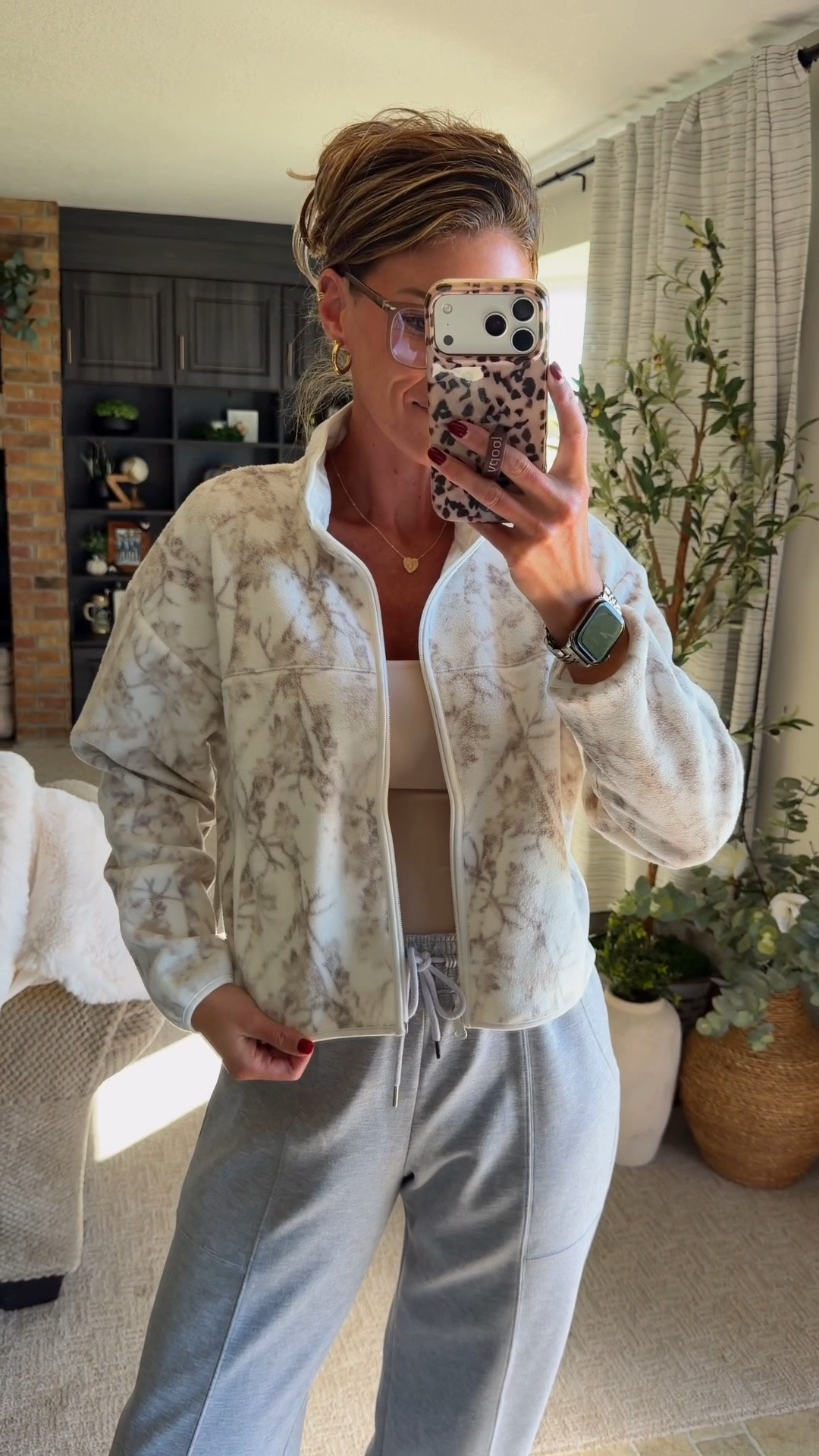 Are you kidding me?! The cutest full zip fleece ONLY $8!!
Tank/ small
Jacket/ medium
Joggers/ small
