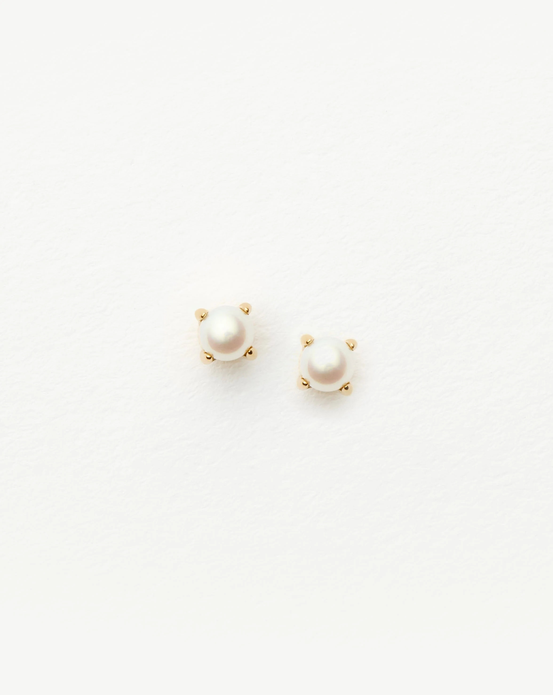 Fine Pearl Stud Earrings | 14ct Solid Gold/Pearl Earrings | Missoma UK