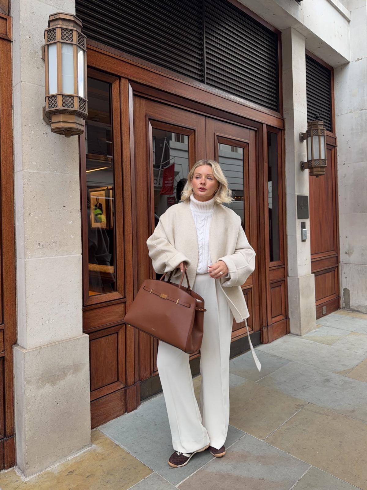 Cream Winter Outfit 🤍

Winter Style, Winter Outfit, Winter Outfit Inspiration, Cream Jumper, Cream Trousers, Wool Coat, Adidas Trainers, DeMellier Bag 

#LTKeurope #LTKwinter #LTKuk