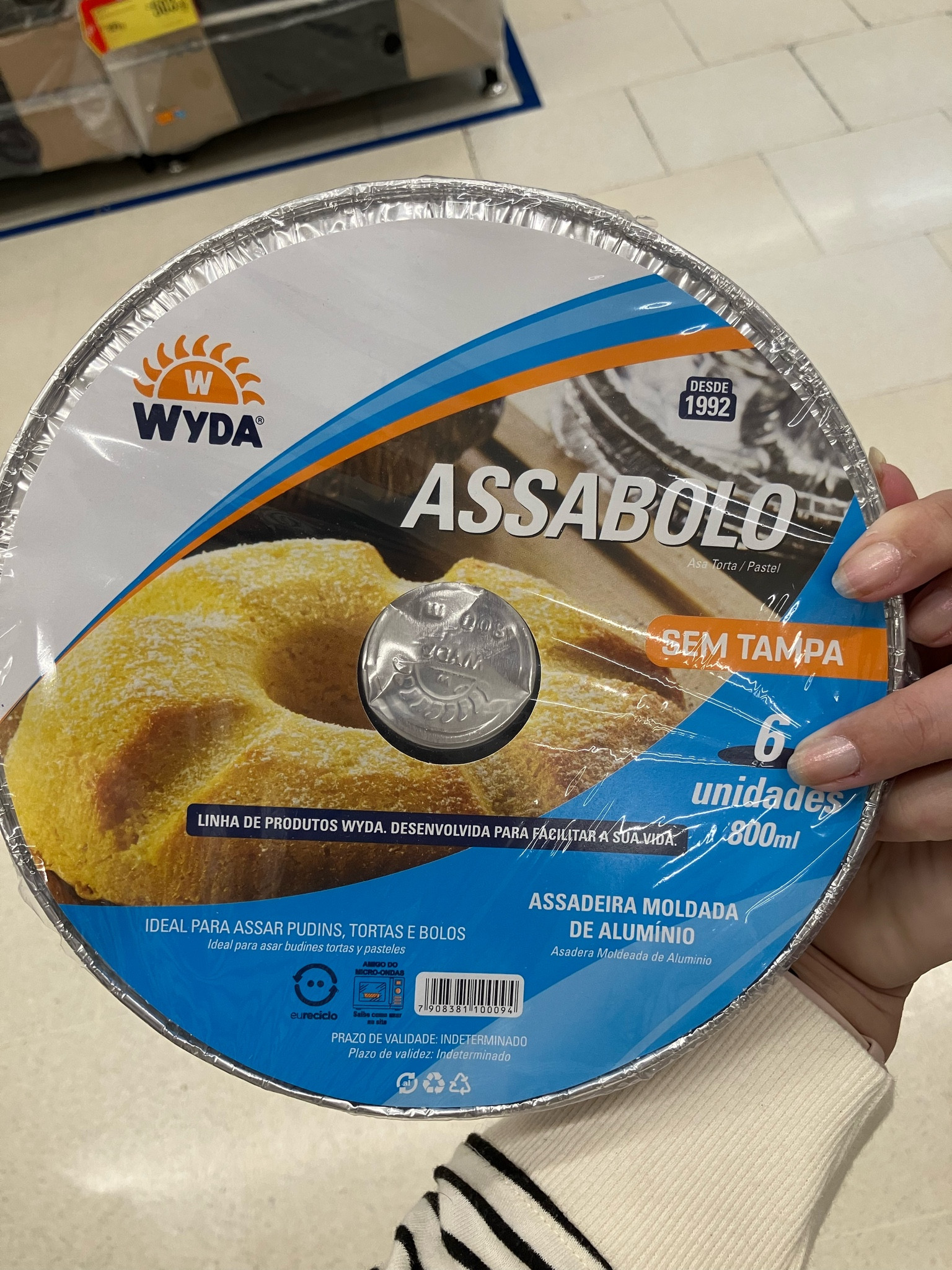 Achei essa assadeira descartável no Carrefour e ela é super prática quando precisa assar um bolinho pra levar em algum lugar! 

#LTKbrasil #LTKhome