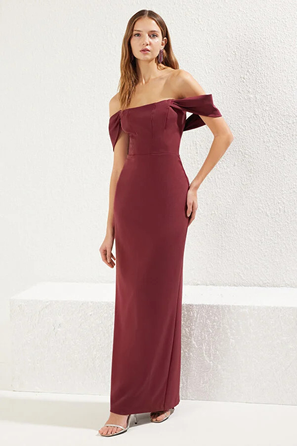 Burgunderrotes, gewebtes, stilvolles Abendkleid mit Carmen-Ausschnitt TPRSS25AE00008 | Trendyol DE