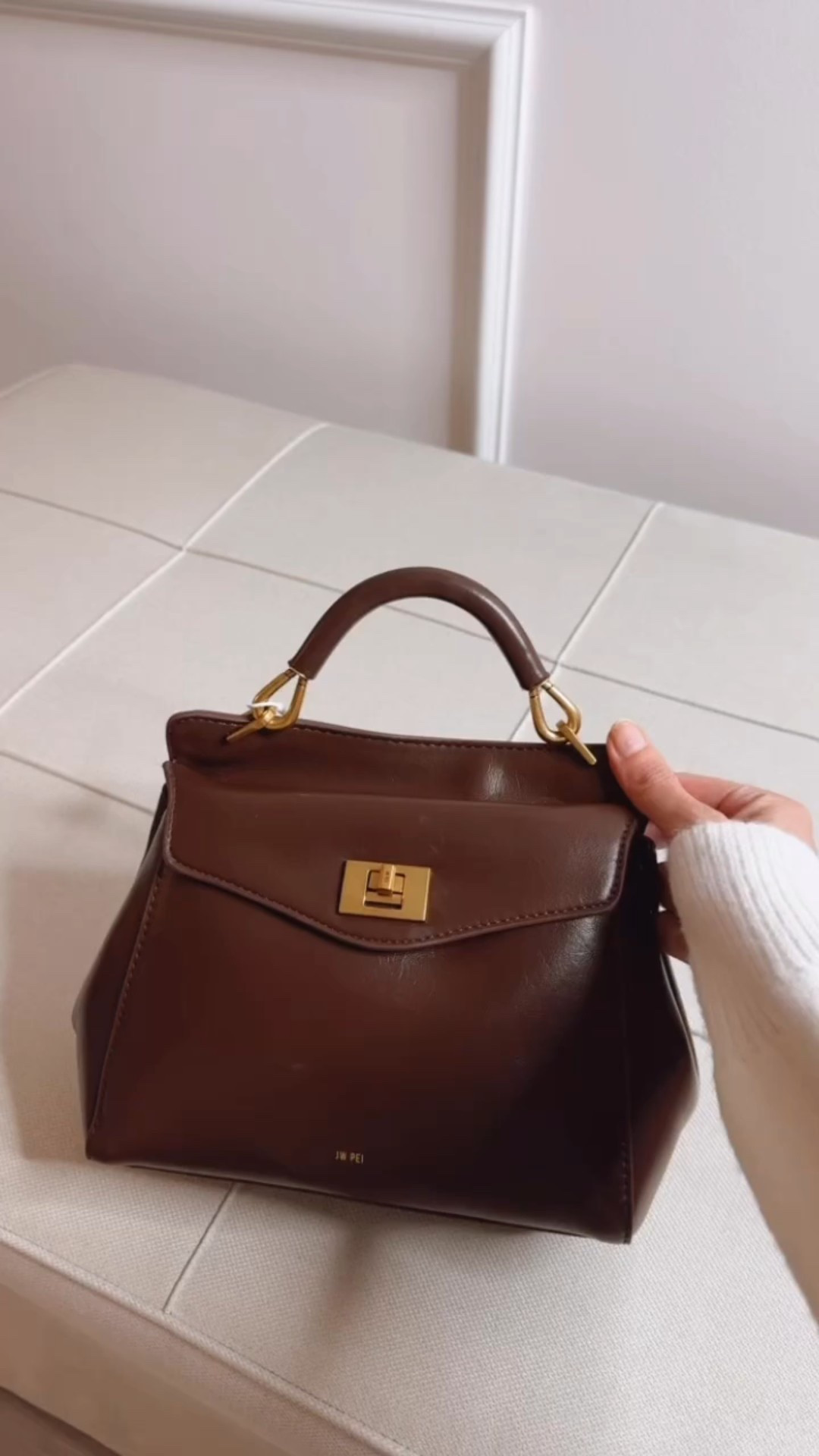 Beautiful amazon brown bag! 
Right went I opened this bag I love it immediately. The quality it’s amazing and is super elegant 



#LTKootd #LTKU #LTKSeasonal