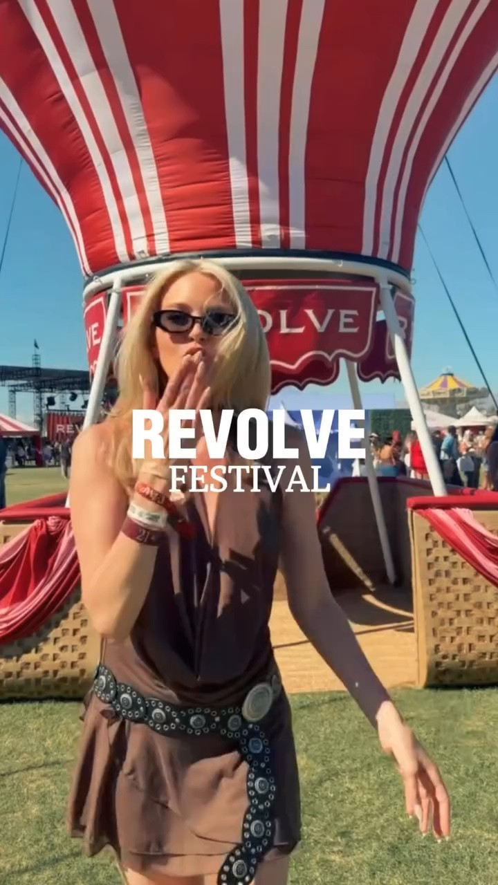 just a casual day in the desert… 🤍
@revolve understood the assignment

#REVOLVEfestival #RevolveAmbassador