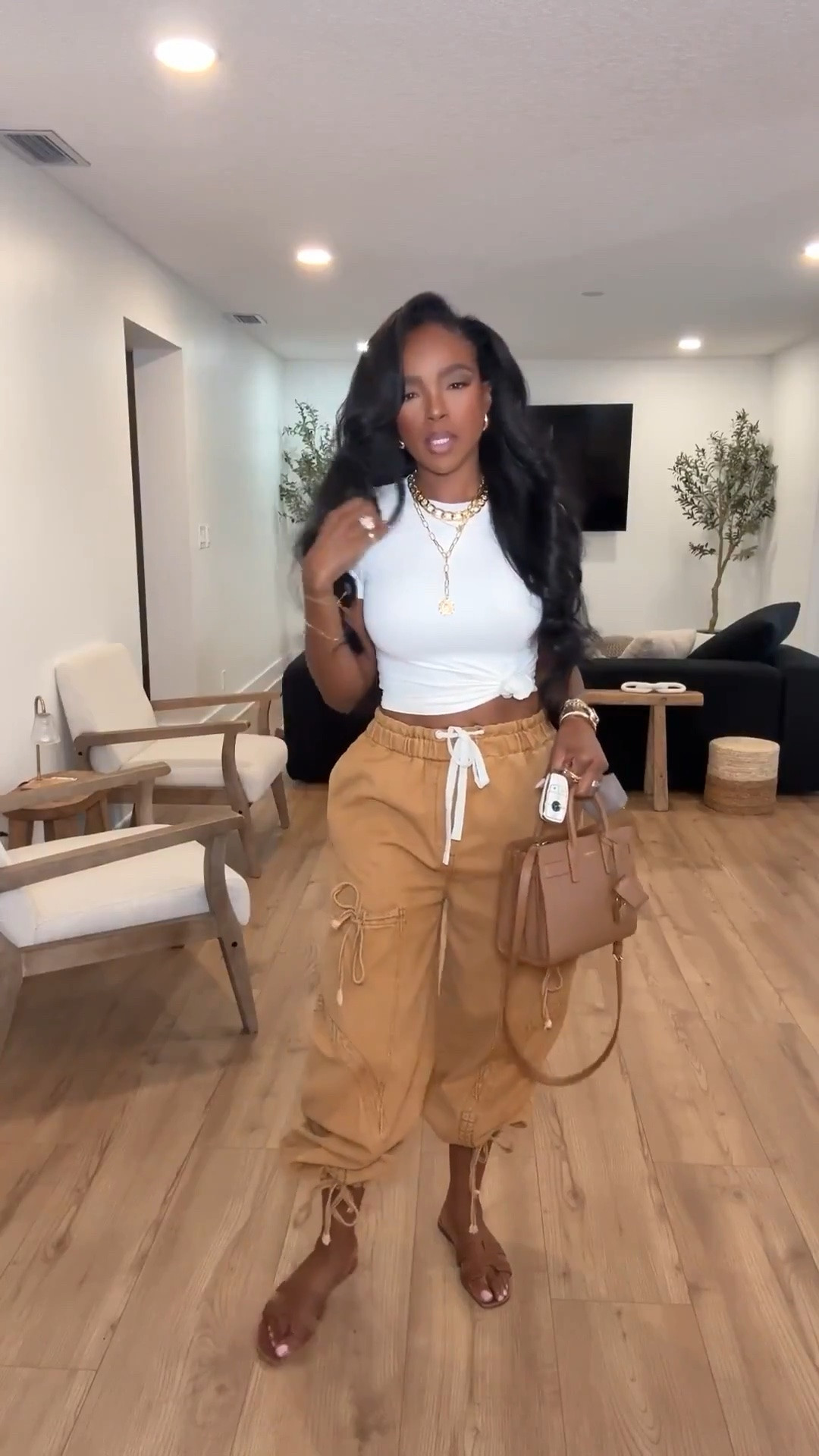 CARGOS, BUT MAKE THEM CUTE 🤎

Comment “OUTFIT” and I’ll send you the details 💌

The easiest off-duty look — fitted white tee, relaxed cargo pants, gold jewelry + a neutral bag. Comfy enough for all day but still looks put together.

🔗 Shop the look: [INSERT LINK]

cargo pants outfit, casual fall outfit, neutral outfit ideas, white tee outfit, everyday mom style

#LTKPetite #LTKStyleTip