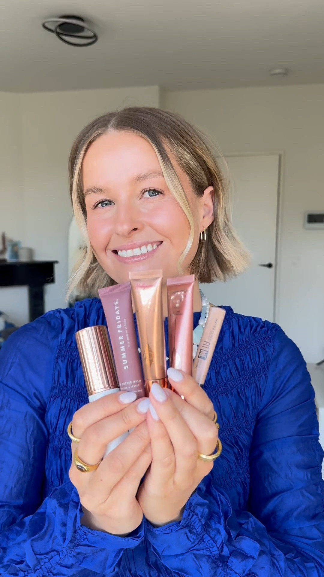 5 products, 5 minute glowy make up. 

Just a normal girl doing normal makeup!

Foundation - 4 fair
Concealer - 10
Pinkgasm wand 
Contour wand shade fair 

#LTKuk #LTKbeauty #LTKeurope