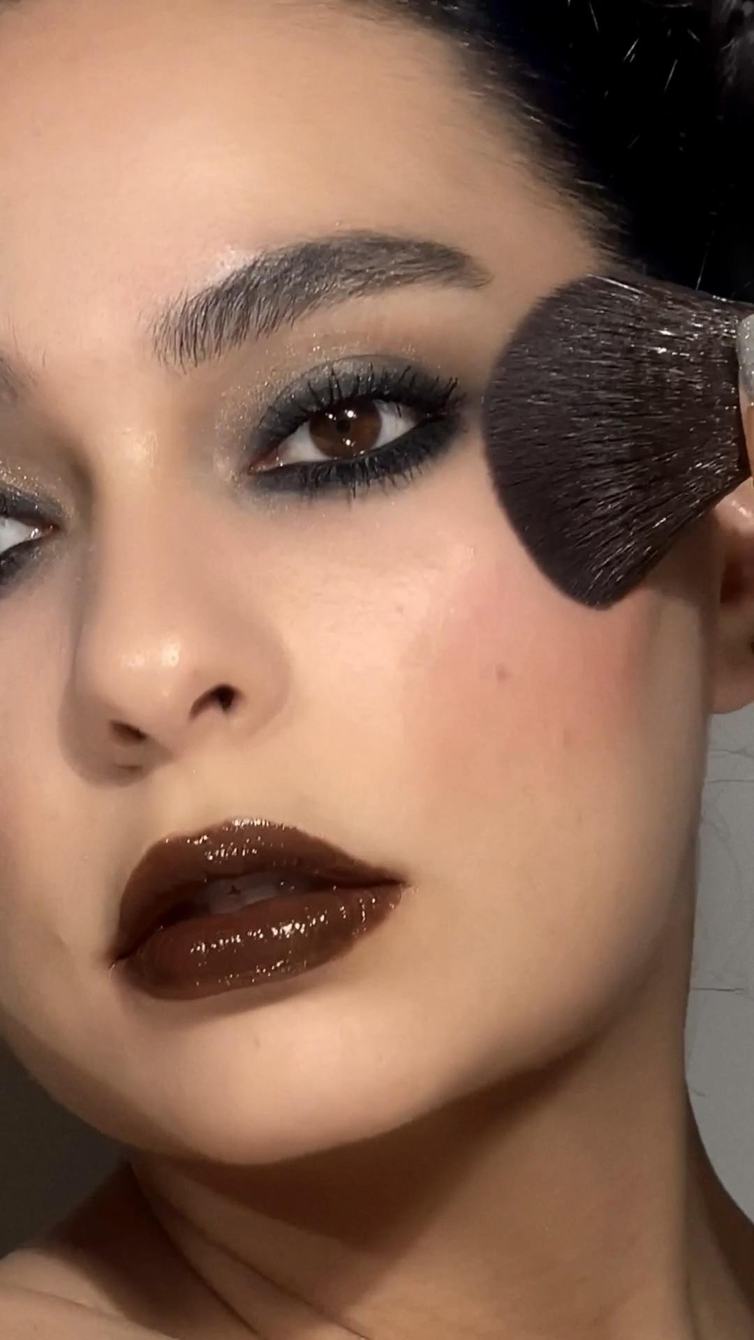 90’s grunge Smokey eye makeup perfect for fall🤎🖤love me a smokey eye paired with a brown lip 😮‍💨❤️‍🔥 
.
About Face Product breakdown:
- Matte Shadowstick in Kill the Lights
- Line Artist Gel Eyeliner in Into the Void
- Volumizing Mascara in Black
- Cheek Freak Blush Balm in Champagne Room
- Matte Fix Lip Pencil in After Party
- Lip Color Butter in Date Me

#LTKbeauty