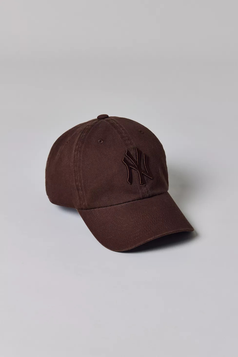 Mitchell & Ness MLB New York Yankees Tonal Logo Dad Hat | Urban Outfitters (US and RoW)