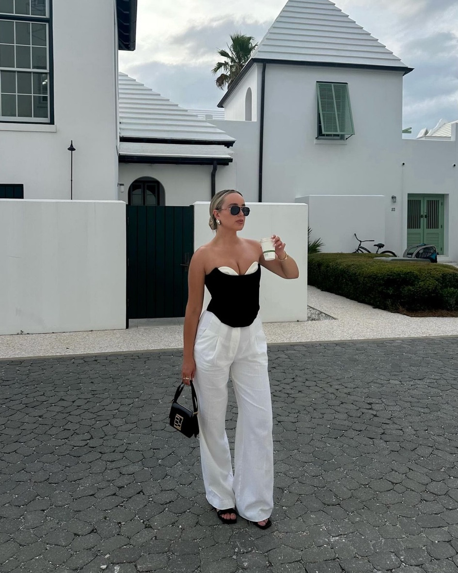 favvvv corset + pants lately 


Linens pants, corsets, corset style, villa outfit, resort style, vacation outfits, travel outfits, sandals, summer outfit, vacation 