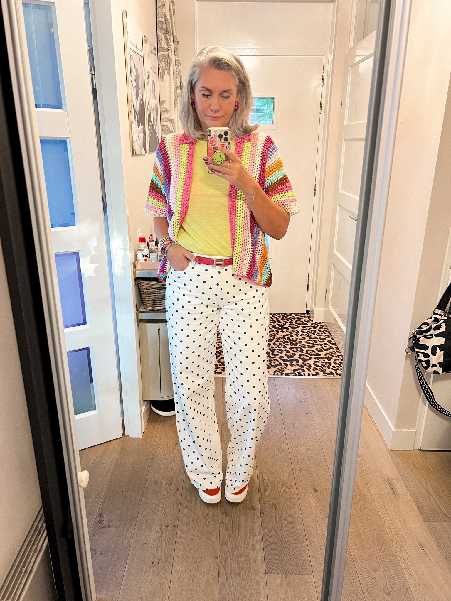 OOTD - Woensdag. Een extra lange polka dot jeans (https://most-wanted-nl.mpic.link/6485441 maat L/36”) daarop een lime groen t-shirt (heel oud) en een gehaakt vestje (door een vriendin gemaakt).

#LTKnederlands #LTKeurope #LTKmidsize