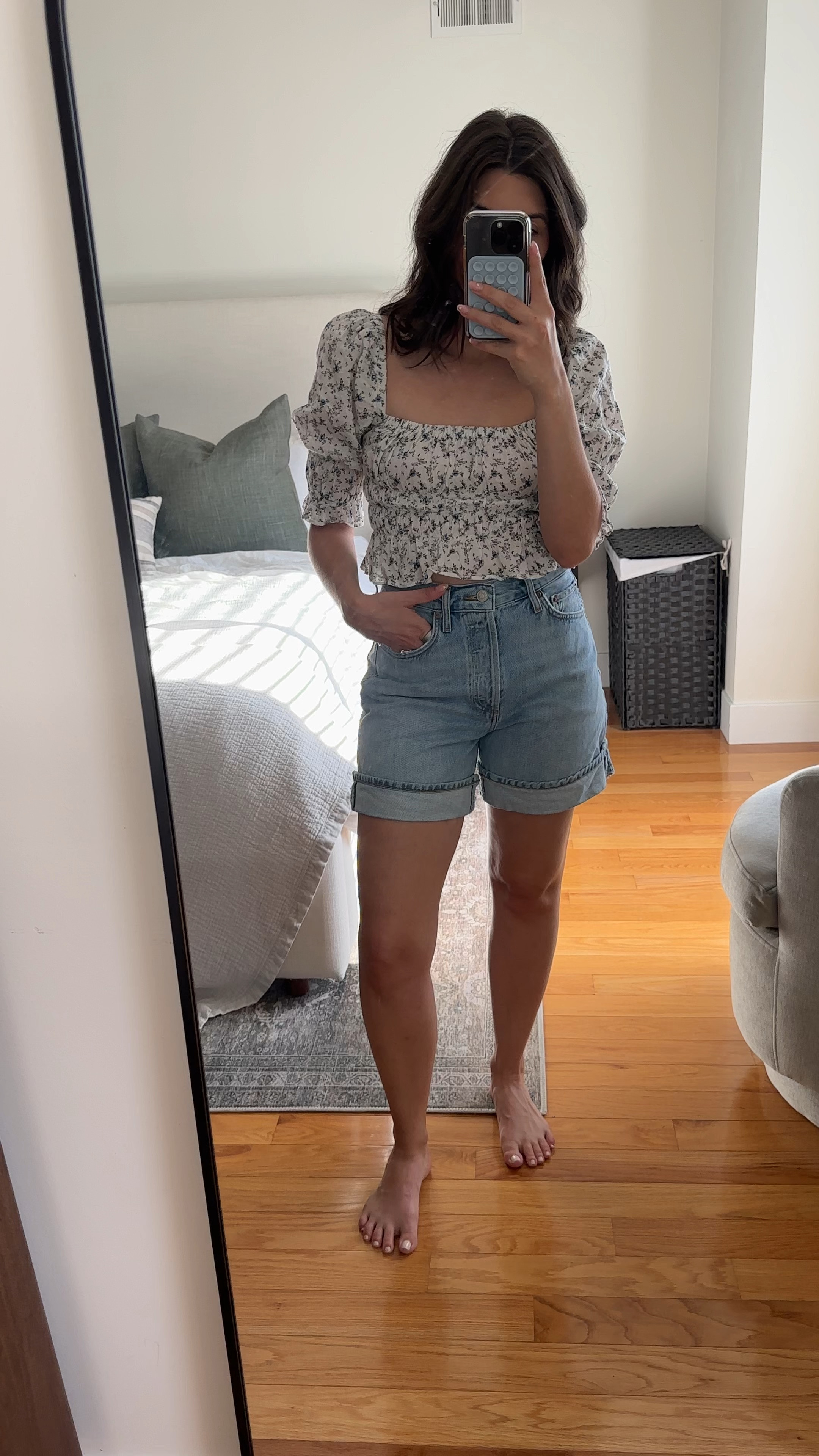 Love love love these agolde cuffed denim shorts 💙



Summer outfit, petite shorts, petite outfits, Jean shorts, cropped top, floral top, vacation outfit 



#LTKtravel #LTKVideo #LTKSeasonal