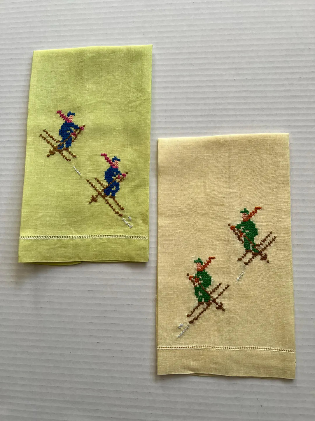 2 Vintage Embroidered Hand Towels Skiers Skiing Winter Skis Snow Sport Linens - Etsy | Etsy (US)
