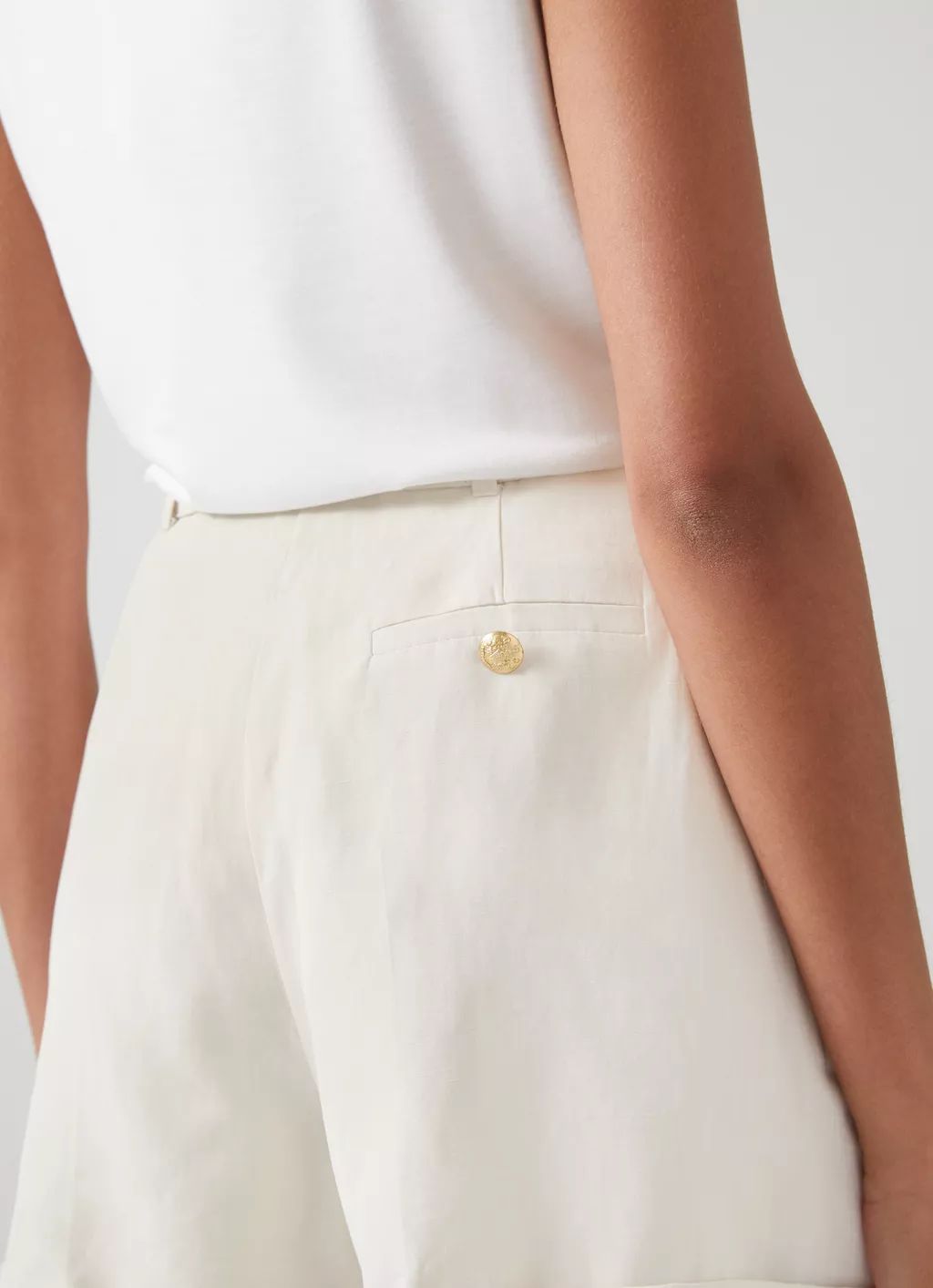 Nia Cream Linen-Blend Tailored Shorts | Trousers | Clothing | Collections | L.K.Bennett, London | L.K. Bennett (UK)