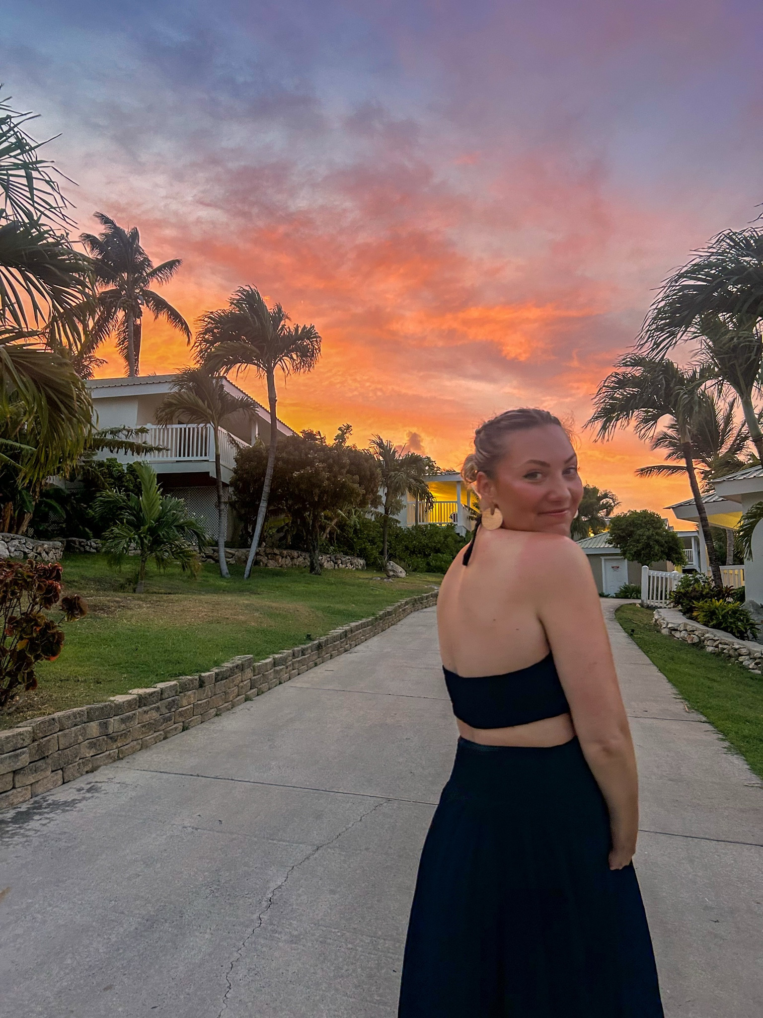 🌅 Vacation Outfit:
Wearing my go-to black sundress (perfect for warm nights) + statement gold earrings for an easy sunset look.

#VacationStyle #ResortWear #SummerOutfits #CityStyle #SunsetStyle #BrunchOutfit #TravelOutfits #LTKTravel #LTKStyle #LTKSummer


#LTKstyletip #LTKSeasonal #LTKtravel