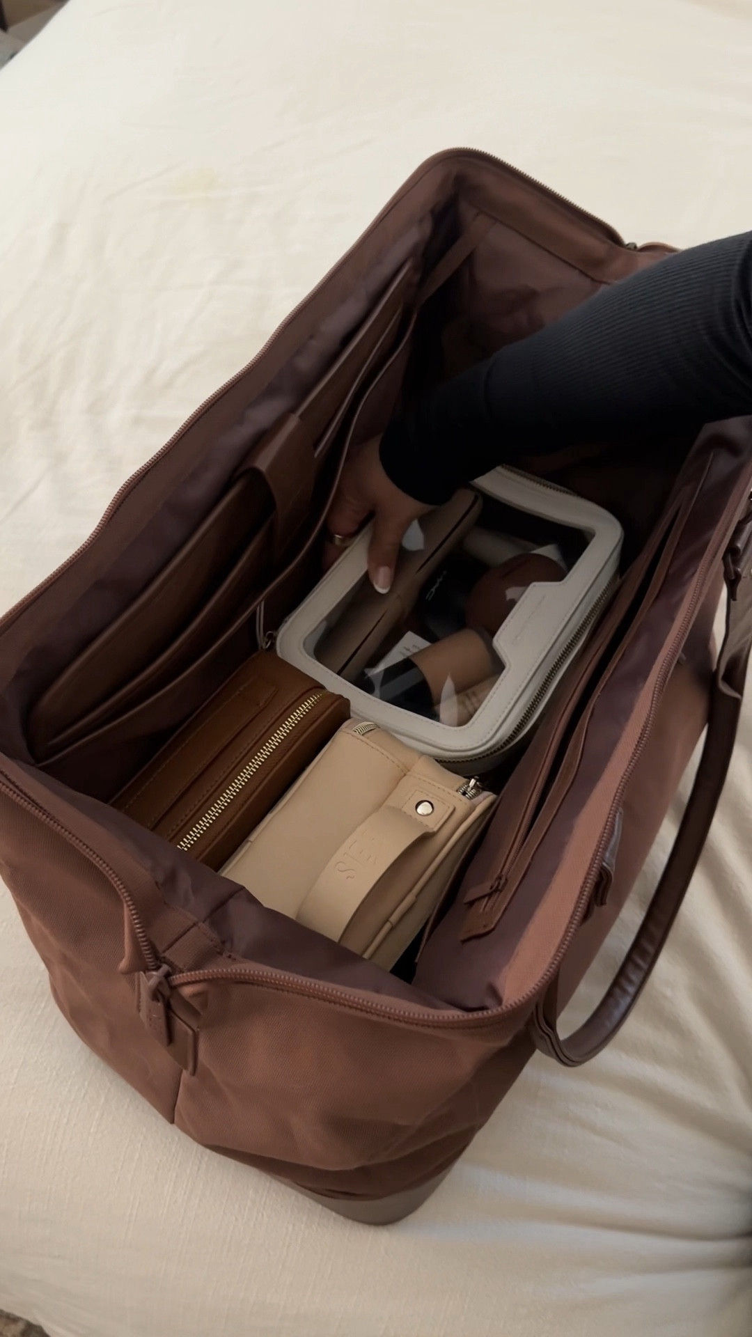 Pack my BEIS weekender duffel for a 14 hour flight ✈️ 

travel, travel must haves, amazon finds 

#LTKtravel #LTKsalealert