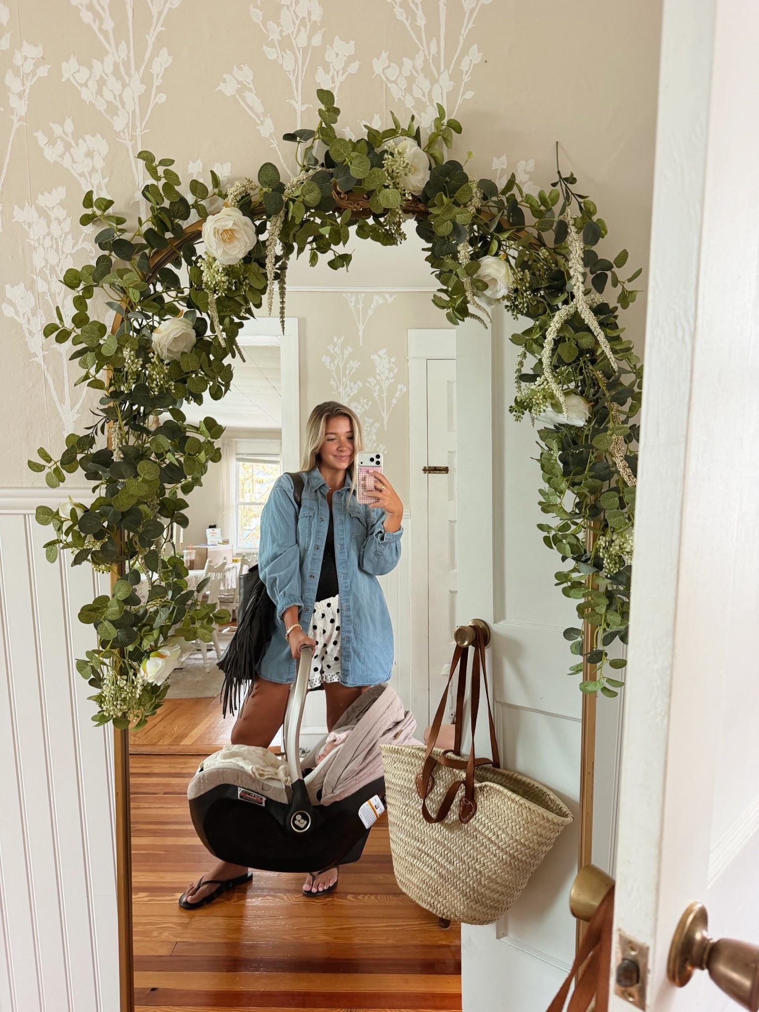 Outfit of the day 🤍🫶🏼✨

#LTKmomlife #LTKootd #LTKgrwm