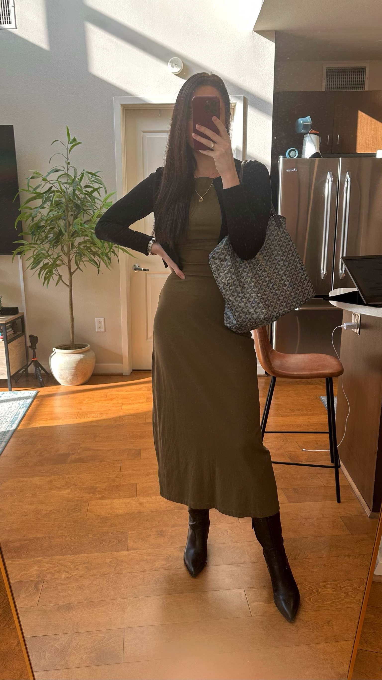 Midi cotton dress S
Black cropped cardigan S
Black knee high boots 7.5
Goyard St. Louis 


#LTKWorkwear #LTKShoeCrush #LTKMostLoved