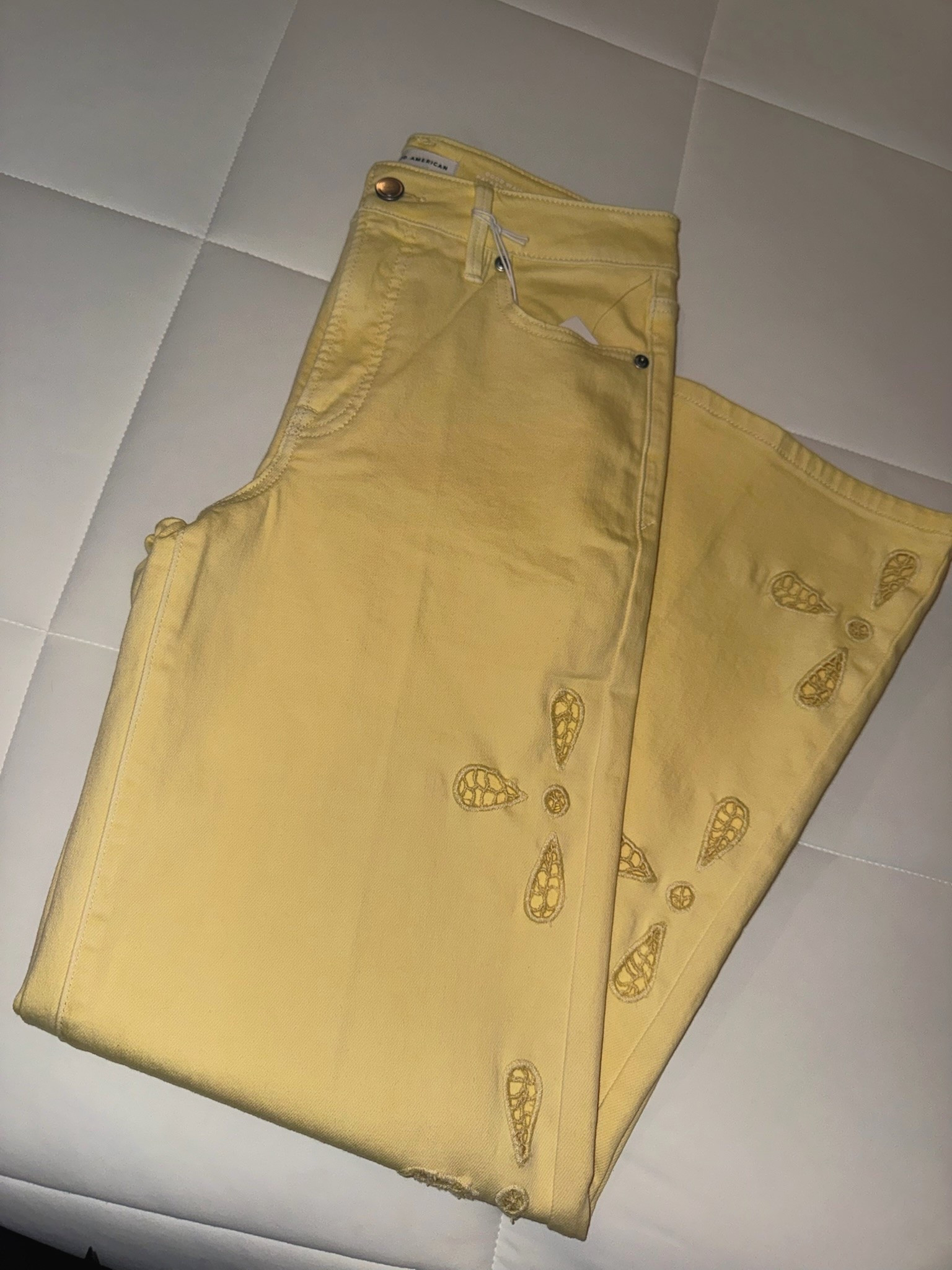 The perfect jean for the summer 💛 I love the embroidery & they are so comfy! Definitely a splurge but so worth it :)