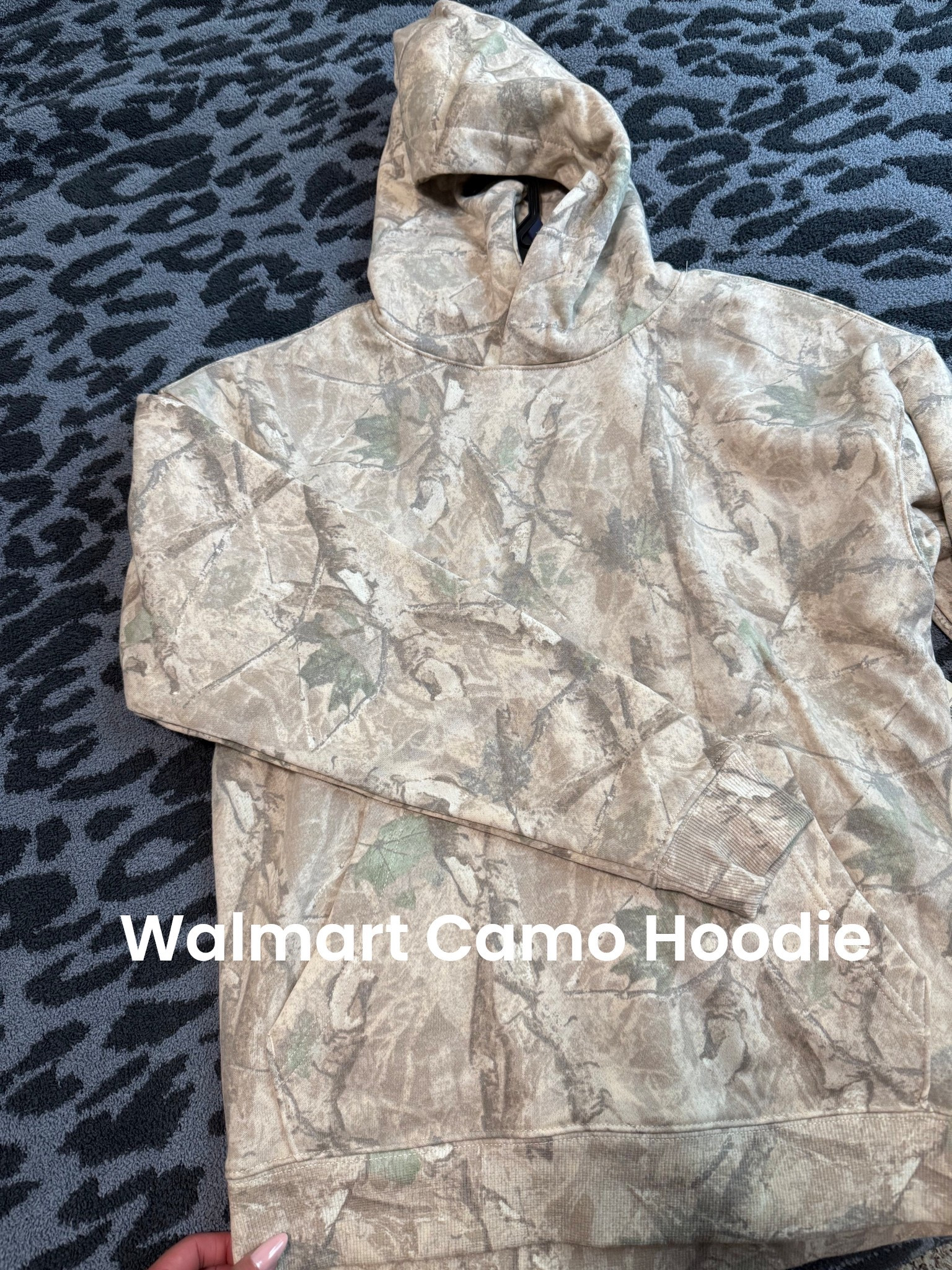 Viral Camo Hoodie from Walmart 
Perfect for FALL 🤎