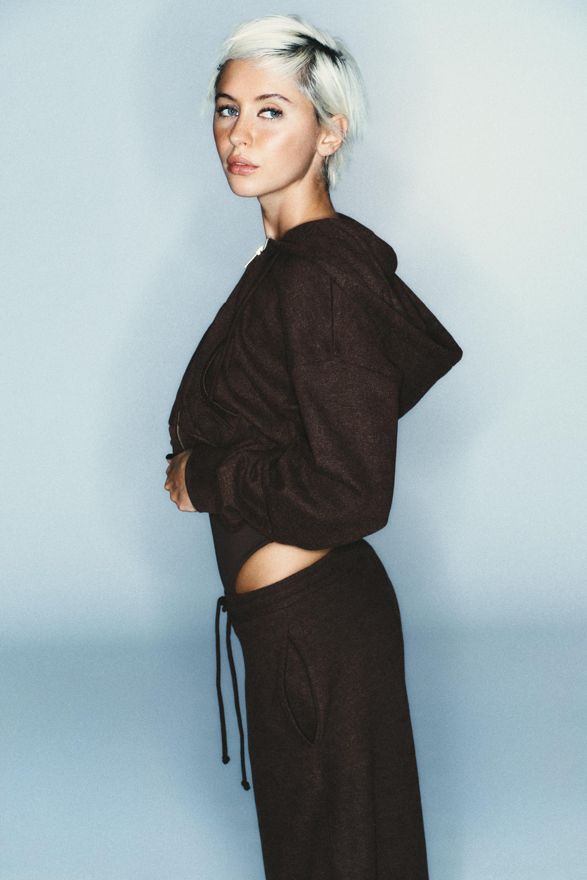 An enhanced experience.Check it out in the app.Open app | Zara Canada