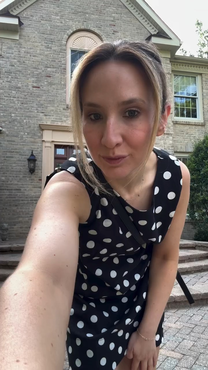 Are you with me? WFH and running around feels a lot better in a linen polka dot shift dress…
.
.
.
.
.
.
OOTD, linen dress, work from home, elevated everyday looks, gap factory, summer dresses
