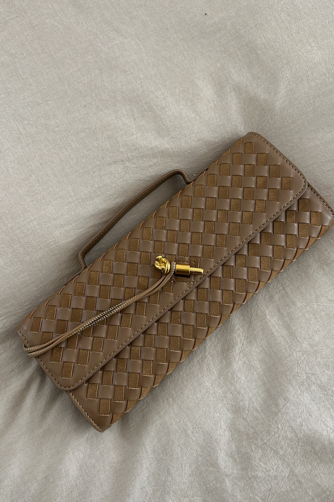 Woven clutch handbag
Amazon find


#LTKSaleAlert #LTKItBag #LTKFindsUnder50