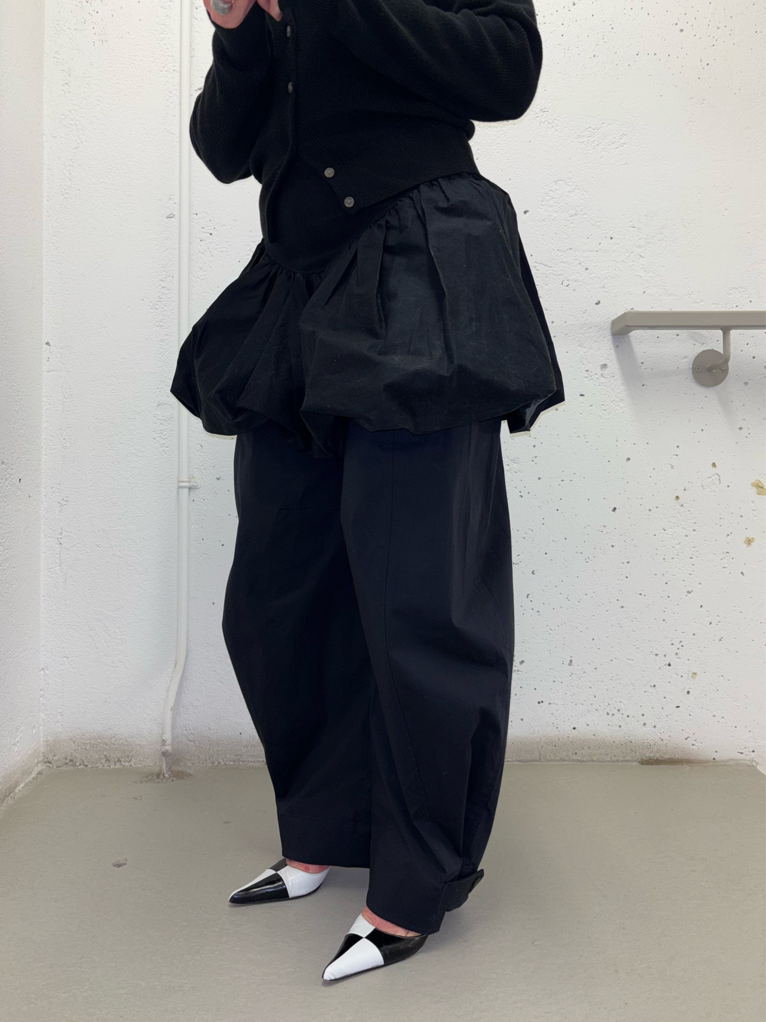 Gift these staple barrel trousers from COS for your stylish loved ones this holiday season ♥️💚 #holidayoutfit #casualpants #barrelpants #blackpants

#LTKHoliday #LTKGiftGuide #LTKStyleTip