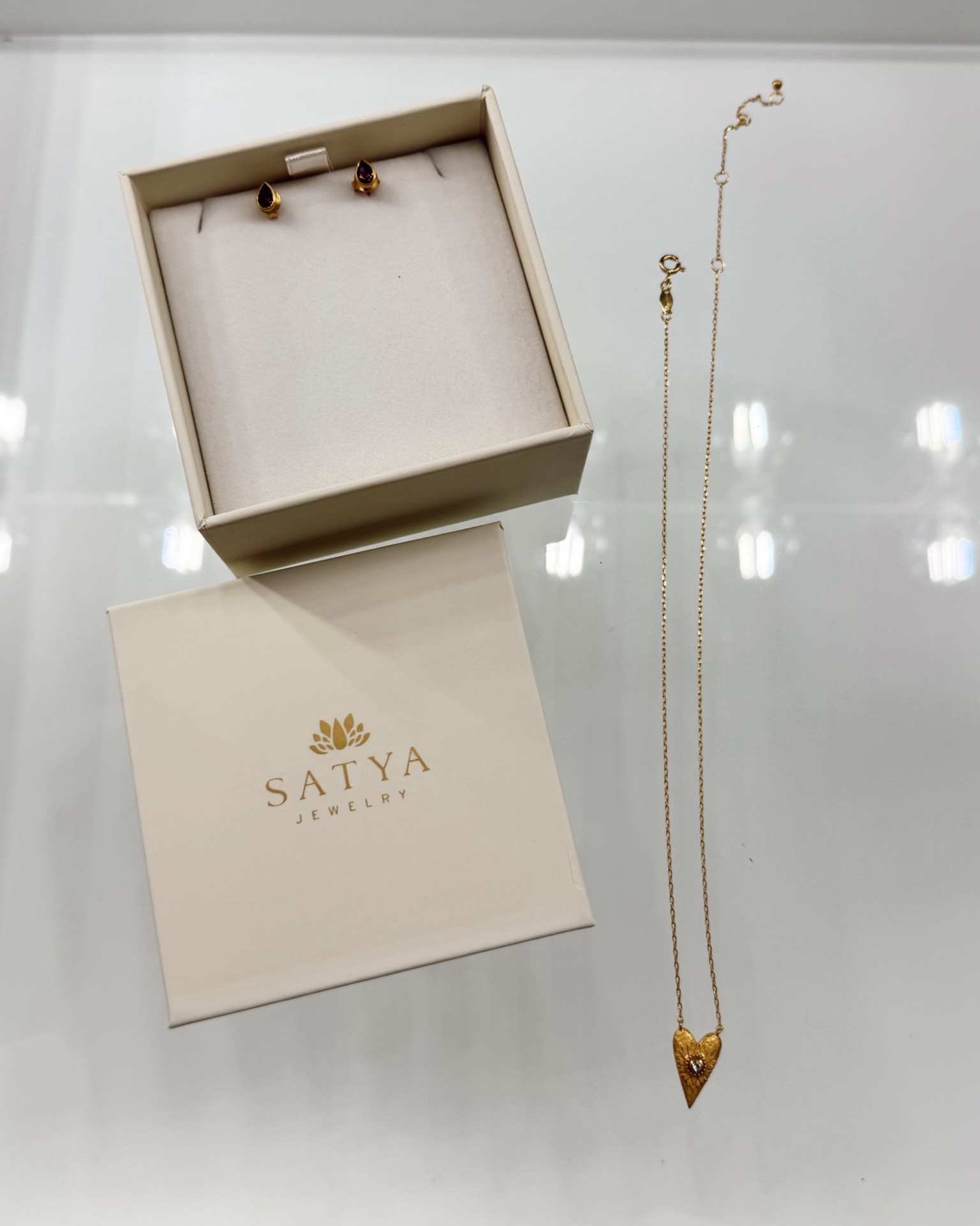 Perfect gift set to gift that special someone in your life this Valentine’s Day💎❤️

Valentine’s Day gift, gift for her, gift for mom, gift for girlfriend, gift guide, gift set, jewelry gift

#LTKSeasonal #LTKGiftGuide #LTKStyleTip