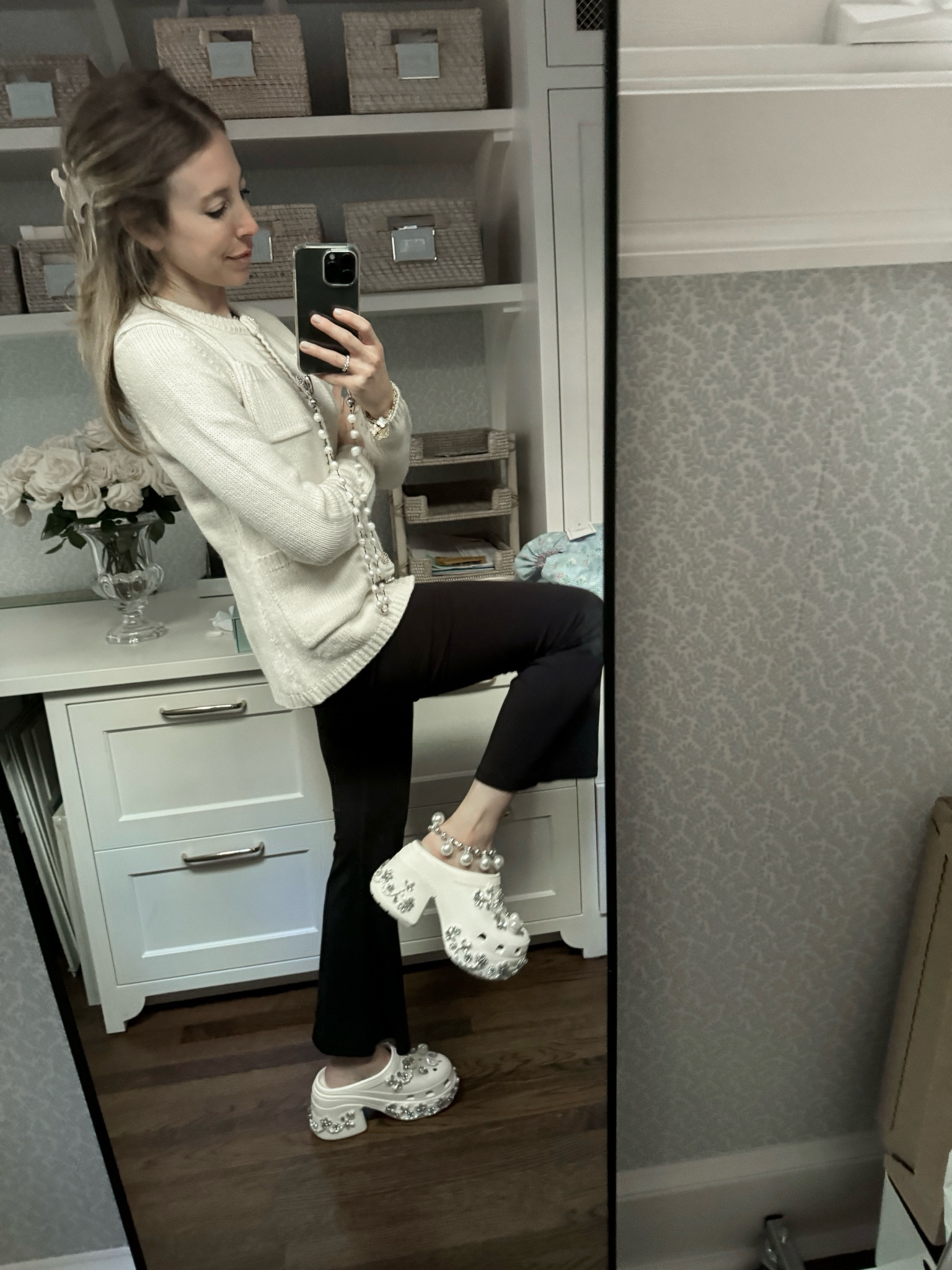 Pearl girl summer! Obsessed with this anklet and the Simone Rocha crocs. 