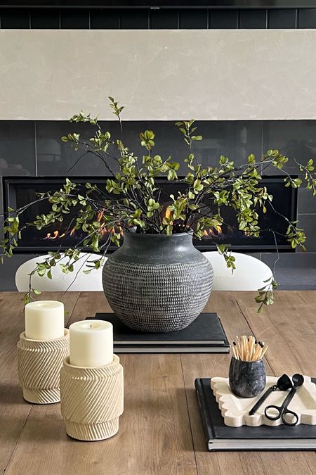 Coffee table styling: my favourite faux branches..minimal, natural and realistic! 
Modern organic, earthy home decor 