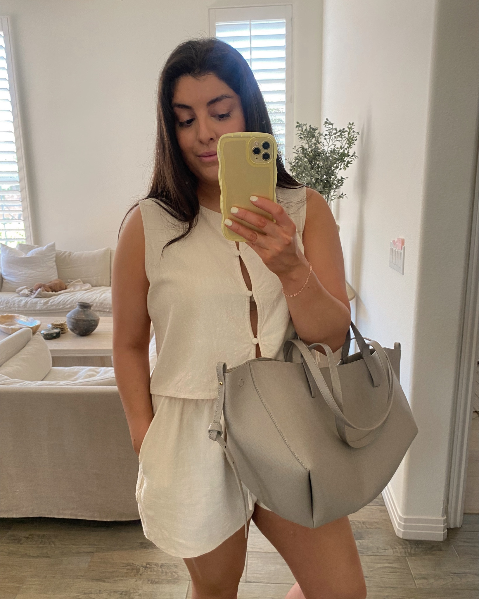 the summer set // 🤍

i’ve been wearing this set for the past year now and LOVE it for hot, summer days in the desert, vacation, or by la playa. it’s a linen blend, comes in so many colors, and flowy. sharing the link to the set over on my LTK + stories! 


#summeroutfits #midsizesummeroutfits #midsizesummerstyle #size8summerfashion #size8 #midsizelinen #linensets 

#LTKMidsize #LTKStyleTip #LTKShoeCrush