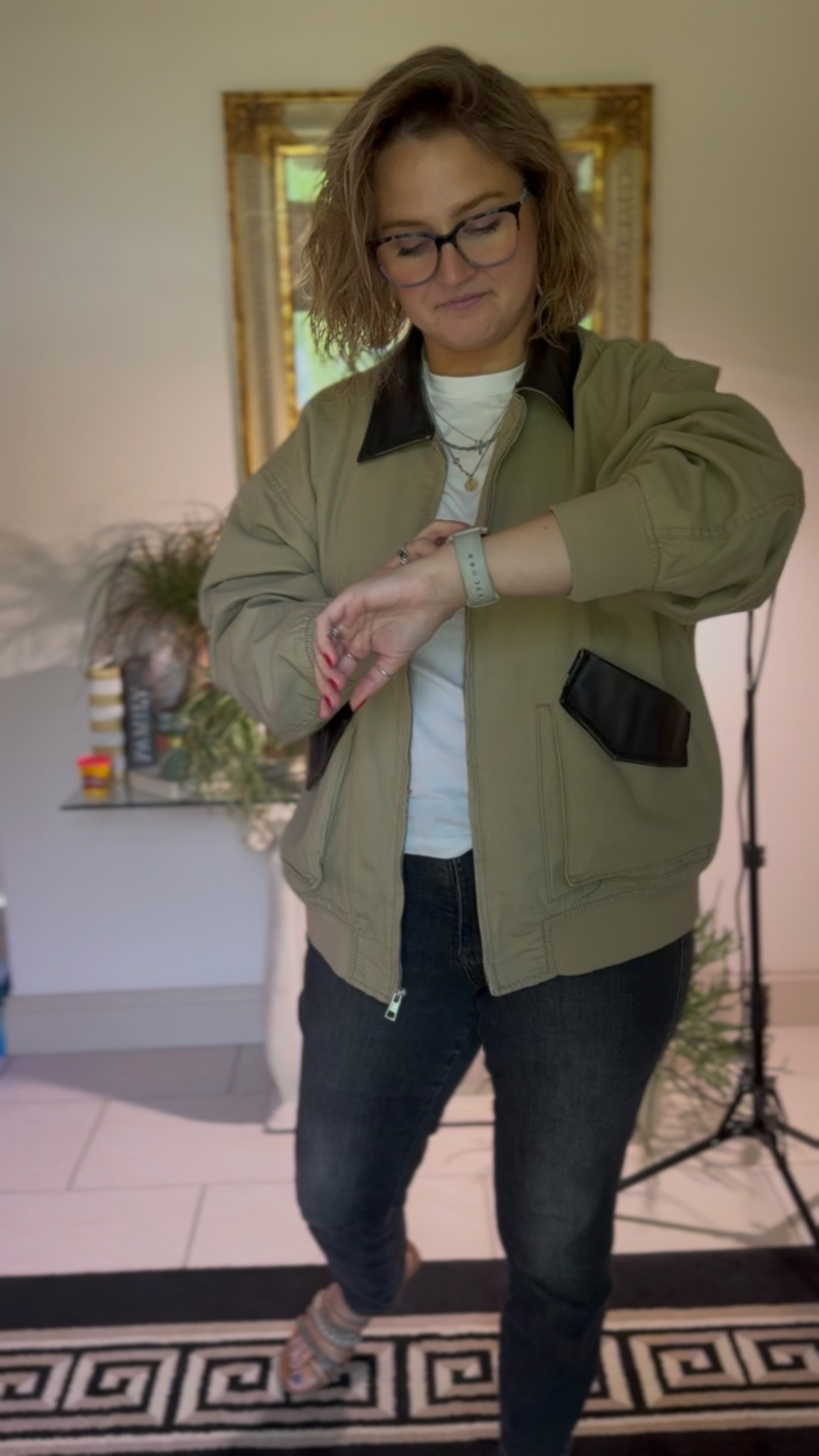 Tried to get a good video but my phone is feeling dark apparently lol 


This jacket is so good. I sized up to a large for an oversized fit!

#LTKFindsUnder50 #LTKGiftGuide #LTKSaleAlert