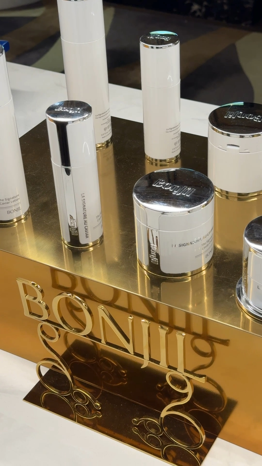 #ad The most luxurious skincare shopping experience I've ever had. If you're in NYC, you have to check out @bonjilbeauty's new flagship store located in the iconically grand Lotte Hotel in midtown. #BONJIL #BONJILbeauty #BONJILpartner #LuxurySkincare #SensoryBeauty #LuxuryRituals #PrestigeBeauty
