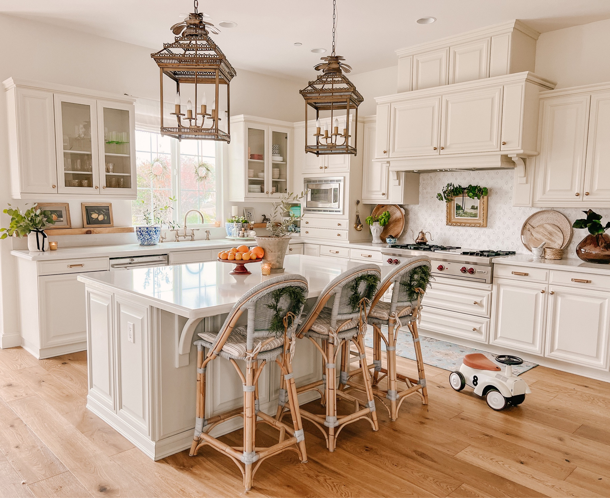 The simple guide to holiday decor … just 3 subtle changes you can incorporate into your everyday decor! 🌲✨ #holidaydecor

#LTKSeasonal