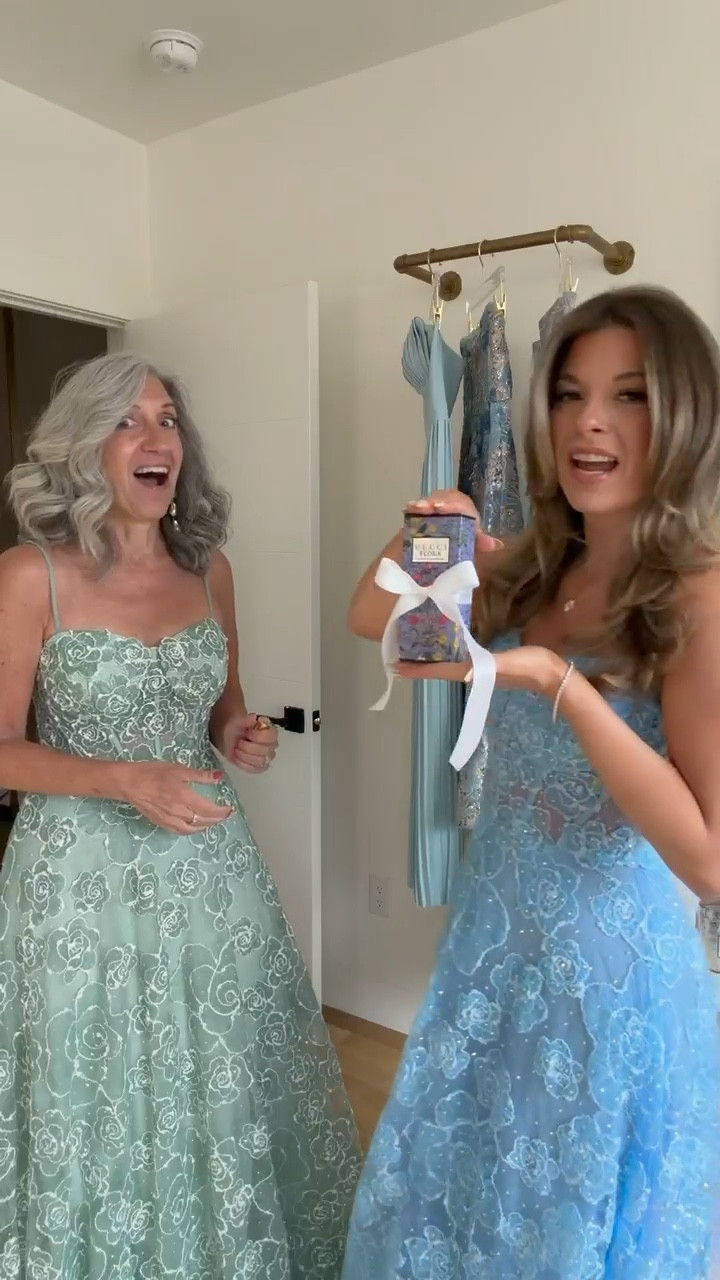 Mother’s day gift from Macys, a timeless scent she’ll love! 

Bouquet of deals today only 4/24 @macys !! #macyspartner

i sized down to a 0
mom sized down to a 4

Mother’s day 
Baby shower
Spring event
Beach 
Vacation
Summer looks 

#LTKSeasonal #LTKMothersDay #LTKWedding