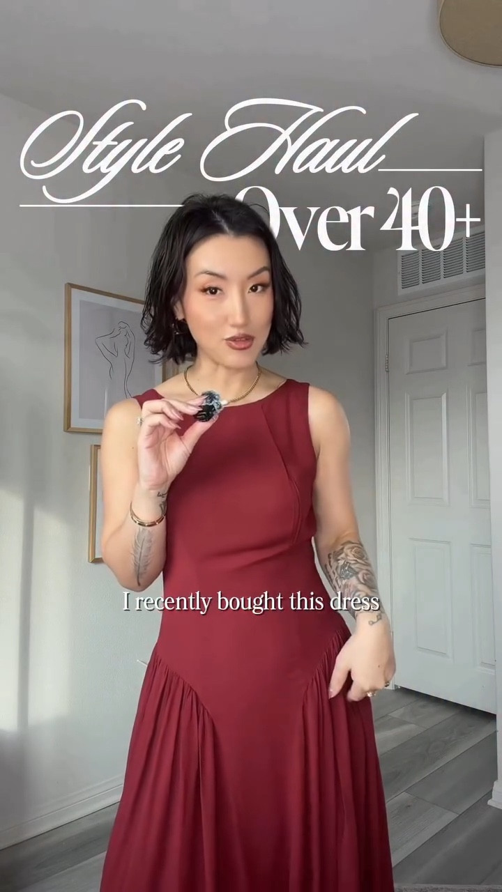 Style over 40 – New Bag Add 🖤
Following my last style haul, there was one more new purchase hiding in the video—the Balenciaga Le City East West Bag.

Over the past few years, I’ve realized two things really make a bag worth it for me:
1️⃣ It can’t be heavy
2️⃣ It has to be easy and comfortable to use

This one checks both boxes. It fits so much, but still feels light. Structured yet soft. And let’s talk about the nostalgia… because I was definitely a Balenciaga City bag girl in the early 2000s.

Can we make using one bag all season long normal again? I used to wear my City bag into the ground—and honestly loved it even more once it looked a little worn.

Do you have a spring/summer bag on your wishlist? 🌞👜

#StyleOver40 #BalenciagaCity #DesignerBags #EverydayBag #FashionOver40

#LTKootd #LTKgrwm #LTKOver40