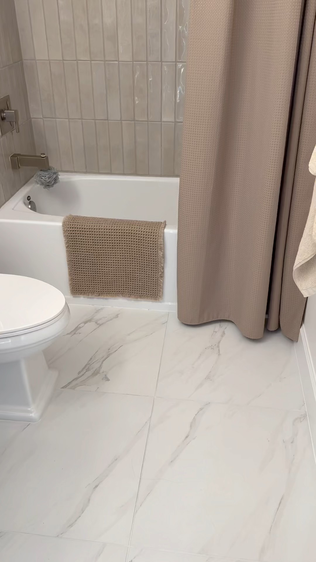 My waffle bath mat is 30% off!! Comes in multiple sizes and a few different color options. It is super absorbent and nonslip 


Bath mat, bathroom decor, bathroom rug, home decor



#amazon #primedaydeals 

#LTKSaleAlert #LTKHome