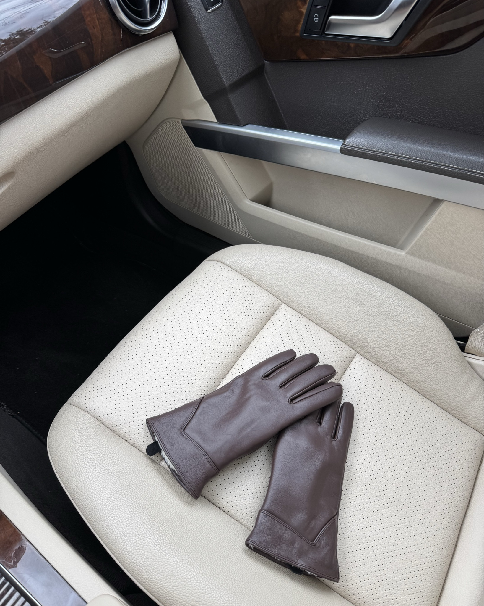Everyone needs a chic pair of driving gloves! Perfect for keeping in the car. They would make a great gift too!

#LTKFindsUnder50 #LTKGiftGuide