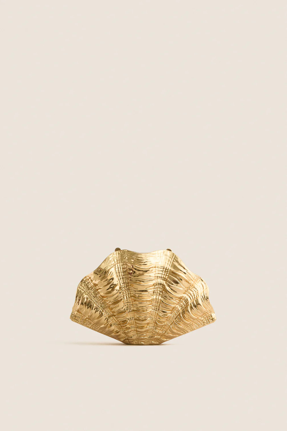 Gold Venus Shell Clutch | Tuckernuck (US)