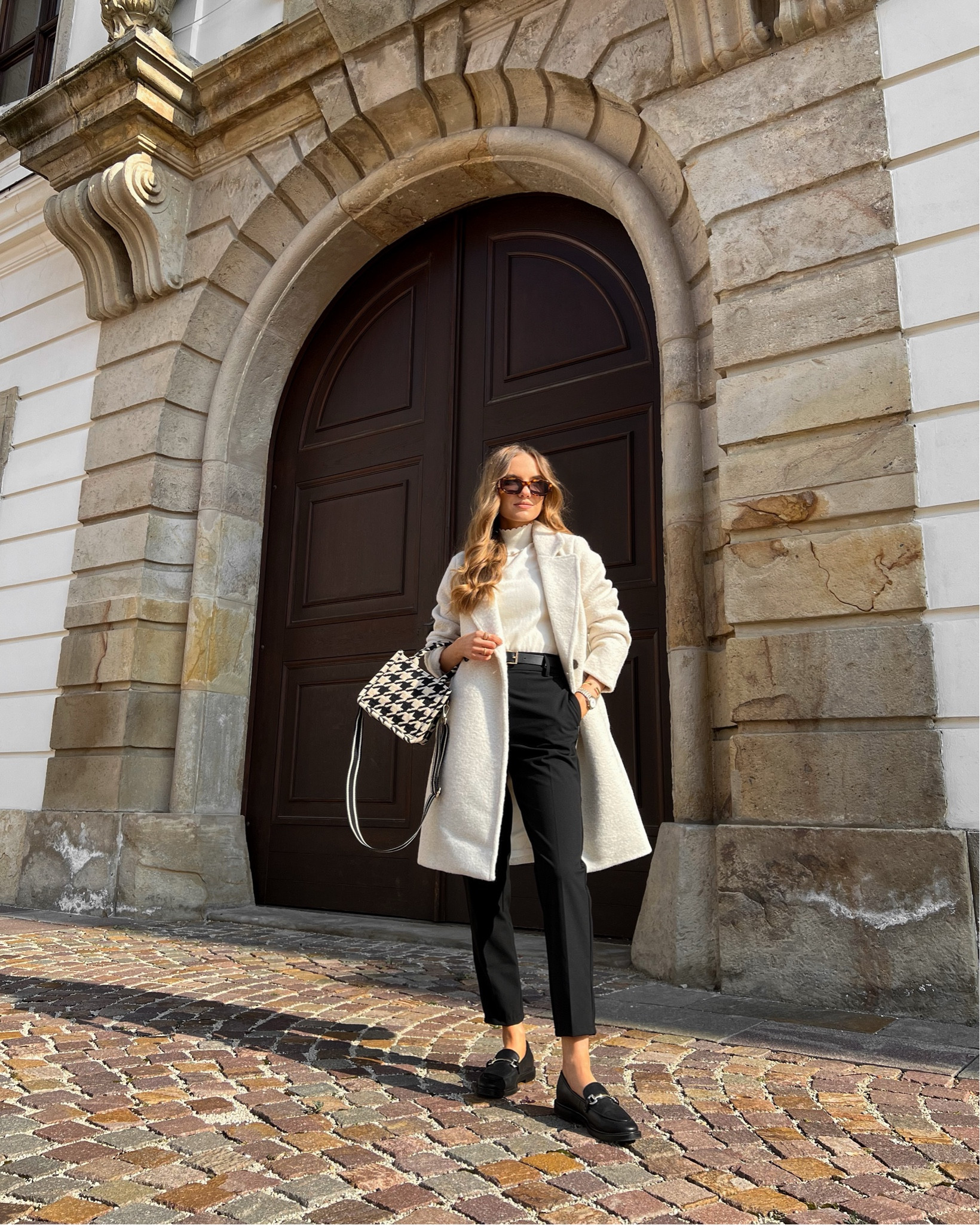 I love elevating a simple black & cream outfit with gold hardware, statement patterns and different textures - this gorgeous @veromoda coat will be perfect for the chillier spring days ✨

#LTKeurope #LTKstyletip
