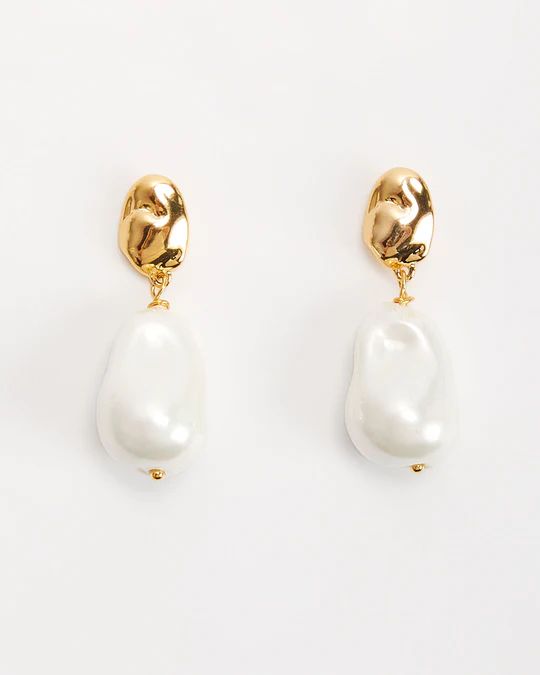 Freeform Pearl Drop Earrings | VICI Collection