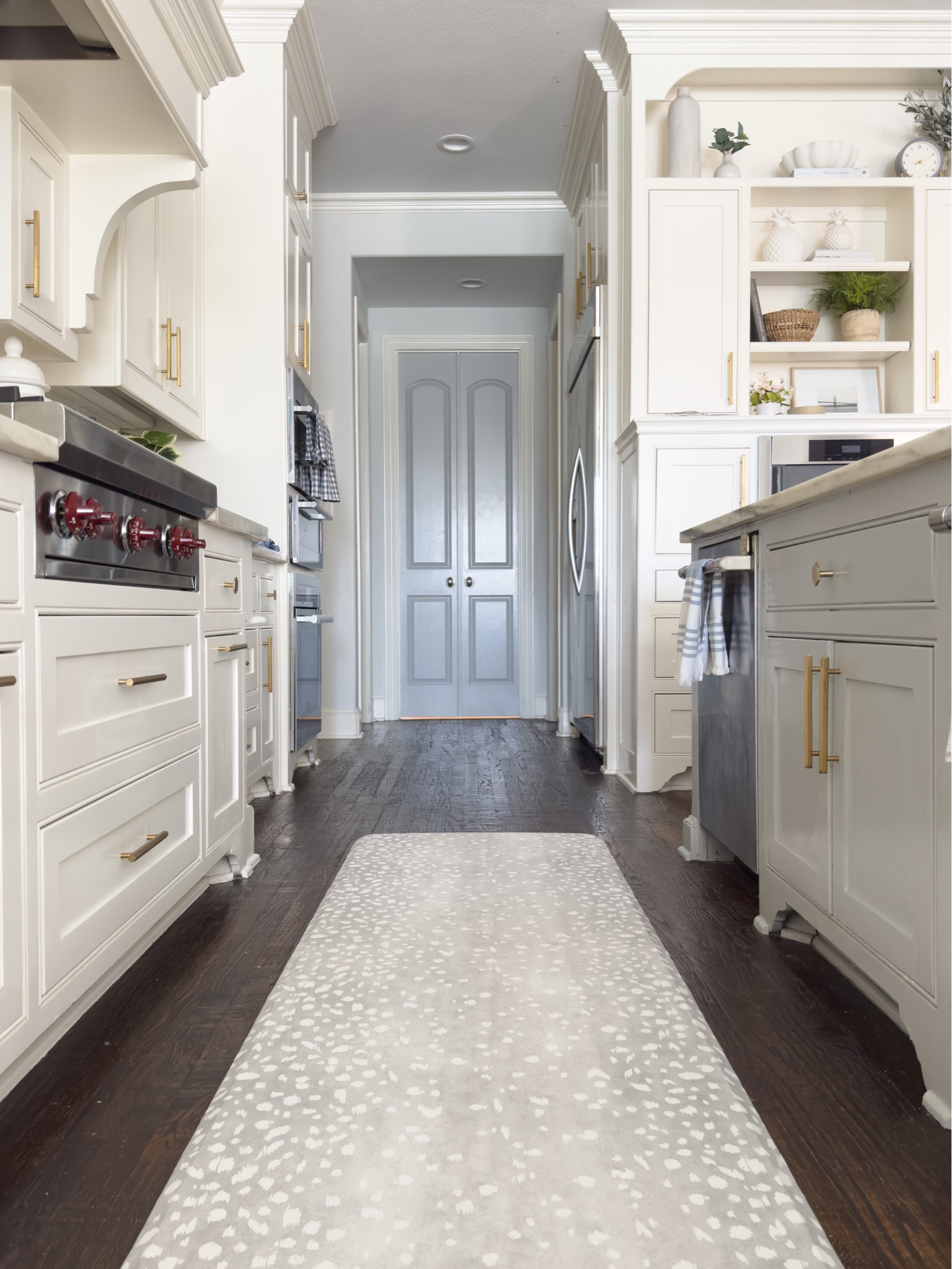 Kitchen runner ergonomic standing mat in fawn print. Comes in silver gray and tan/brown.



#LTKstyletip #LTKhome #LTKFind