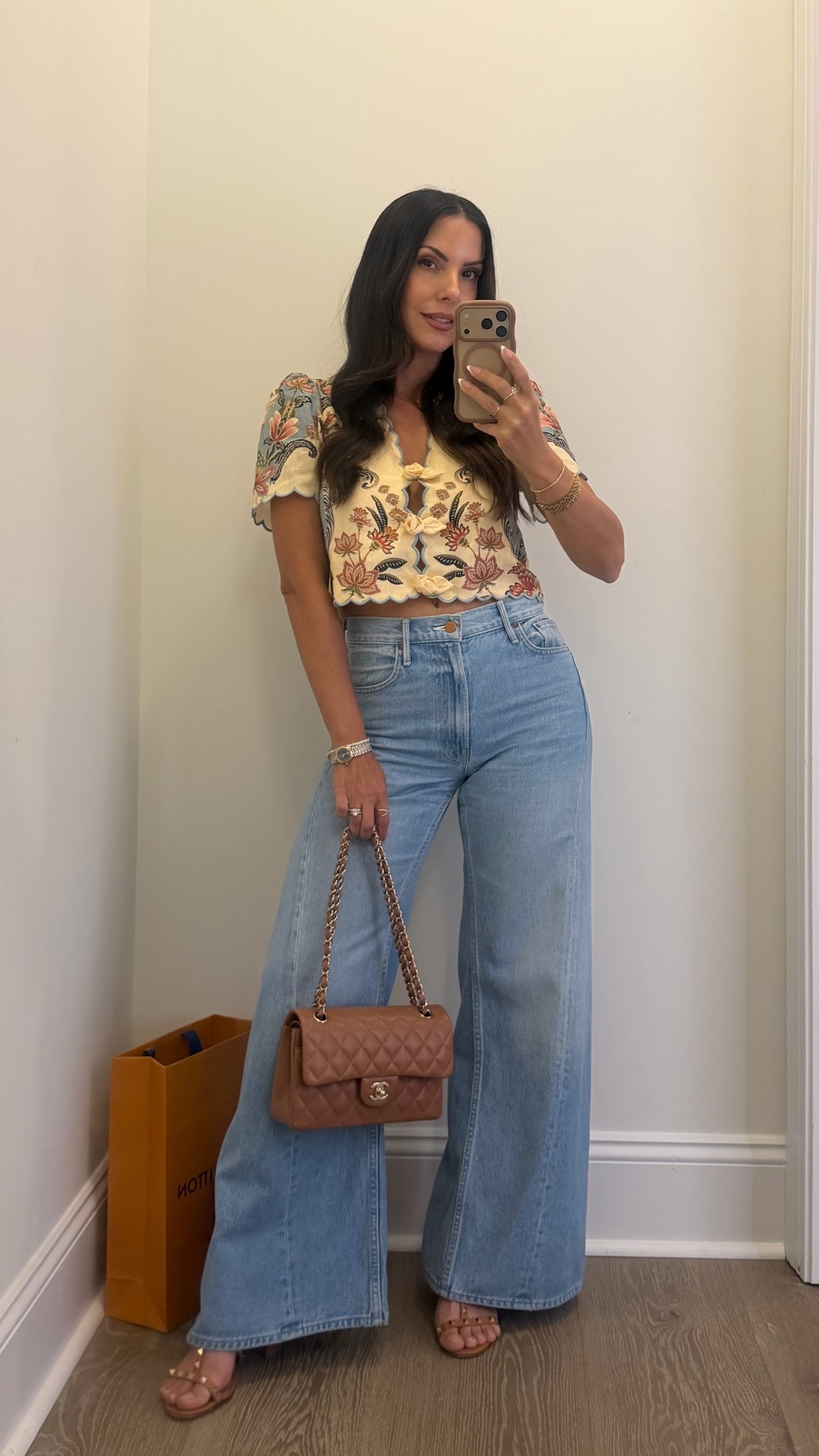 Statement top and jeans
Top wearing an xs 
Jeans wearing a 25 