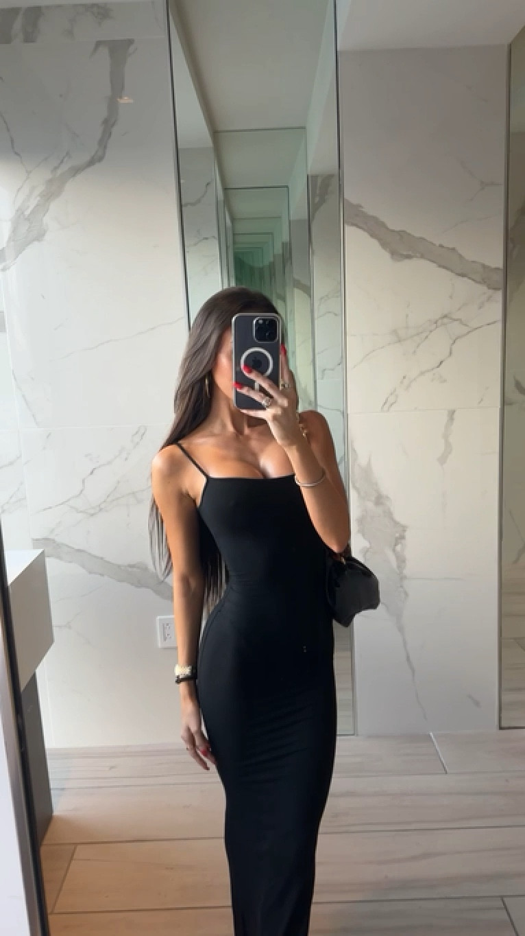


#dress #blackmaxi #skims #blackdress #vacation #outfitinspo #ootd

#LTKTravel #LTKStyleTip #LTKItBag