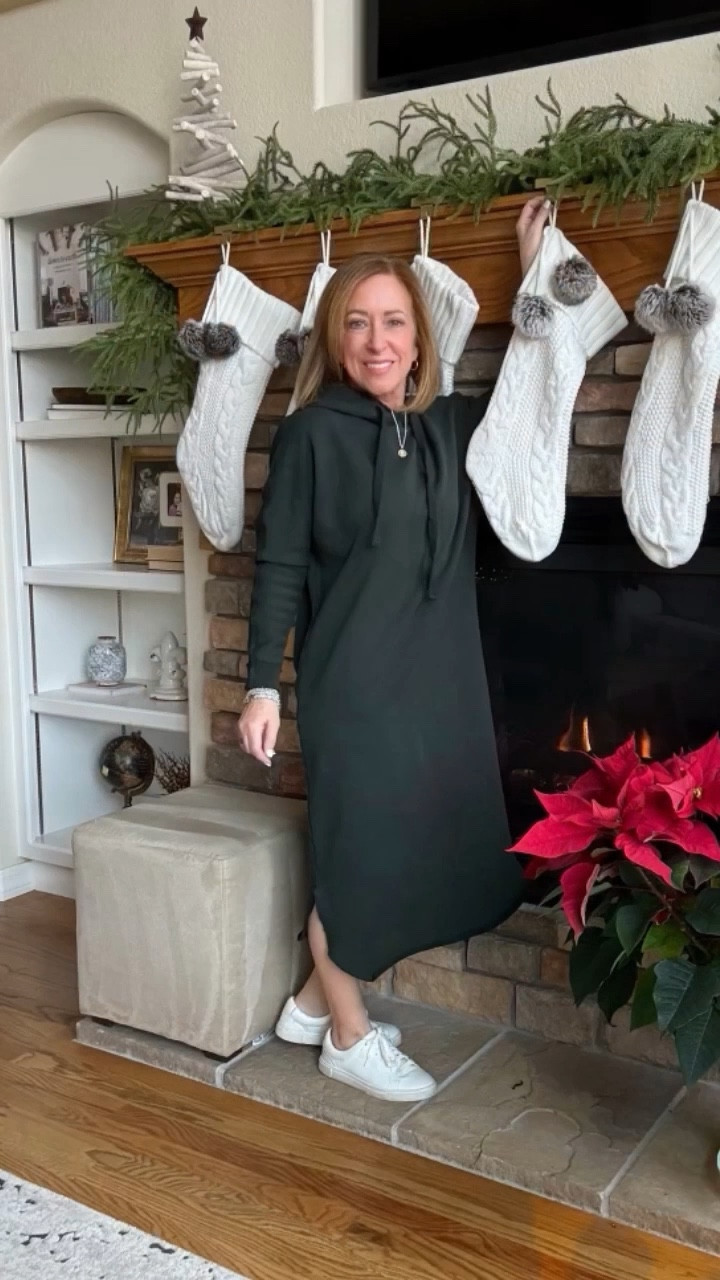 There’s something I love about pieces that truly work for real life.
From decorating for the holidays, to slow mornings with coffee, to watching the sunset on the balcony, these Frank & Eileen pieces move right along with me.

Practical, timeless, and effortlessly stylish… the kind of clothes you reach for again and again because they feel as good as they look.
So grateful to partner with a brand that understands everyday style at every stage of life. 🤍

@FrankandEileen #FrankandEileenPartner #WearLoveRepeat @Shop.LTK #liketkit 